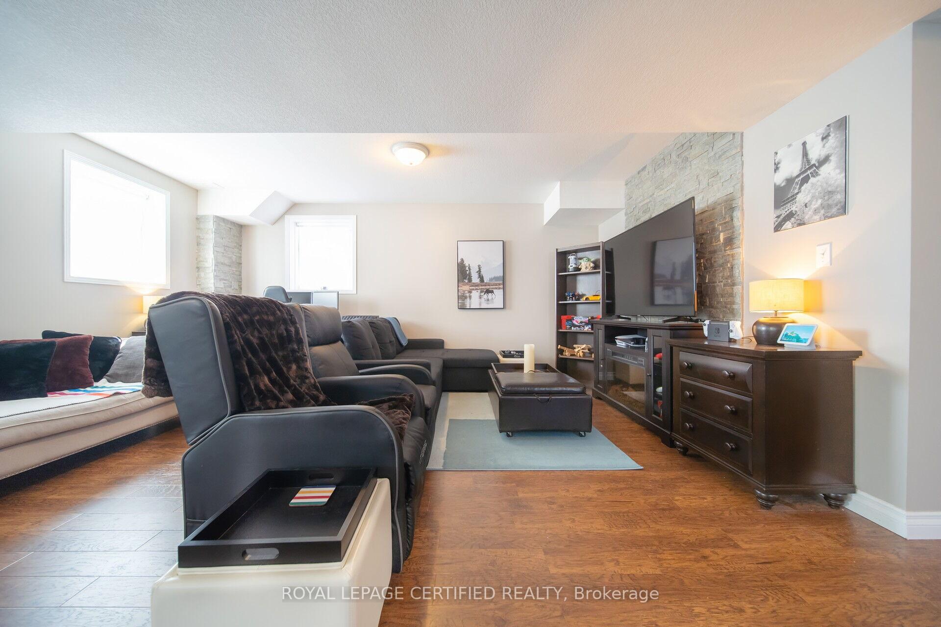 Photo 25 of 99 Simmonds Drive, Guelph, Victoria North — HOMEH