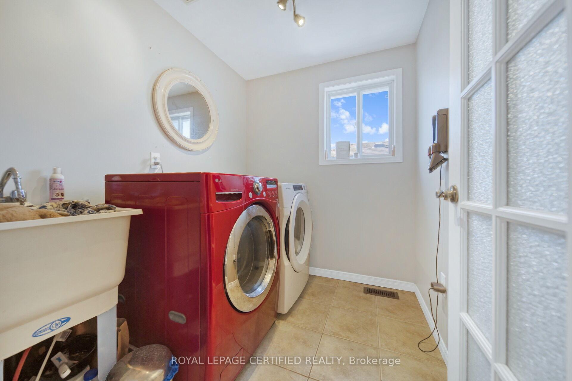 Photo 10 of 99 Simmonds Drive, Guelph, Victoria North — HOMEH