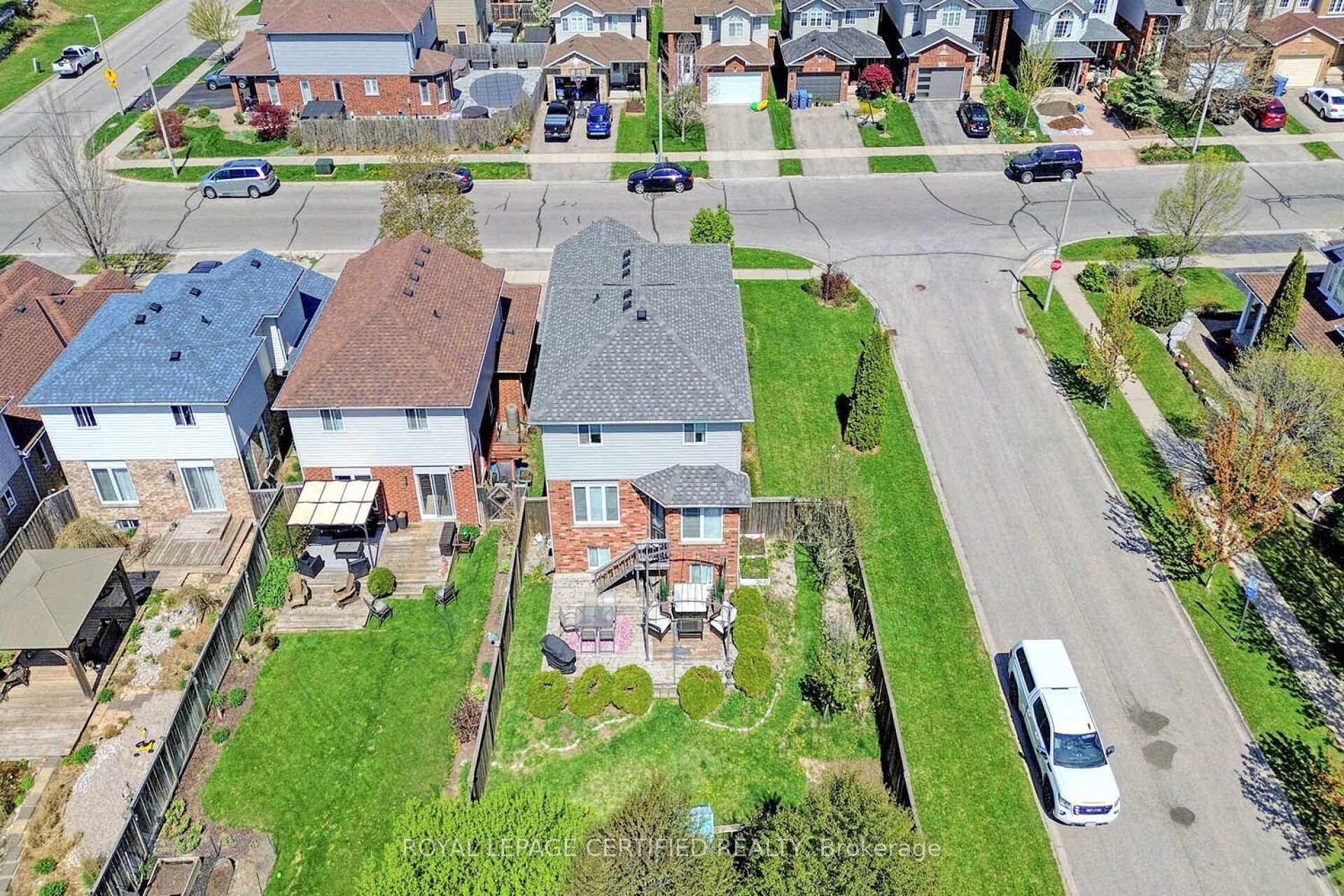 Photo 35 of 99 Simmonds Drive, Guelph, Victoria North — HOMEH