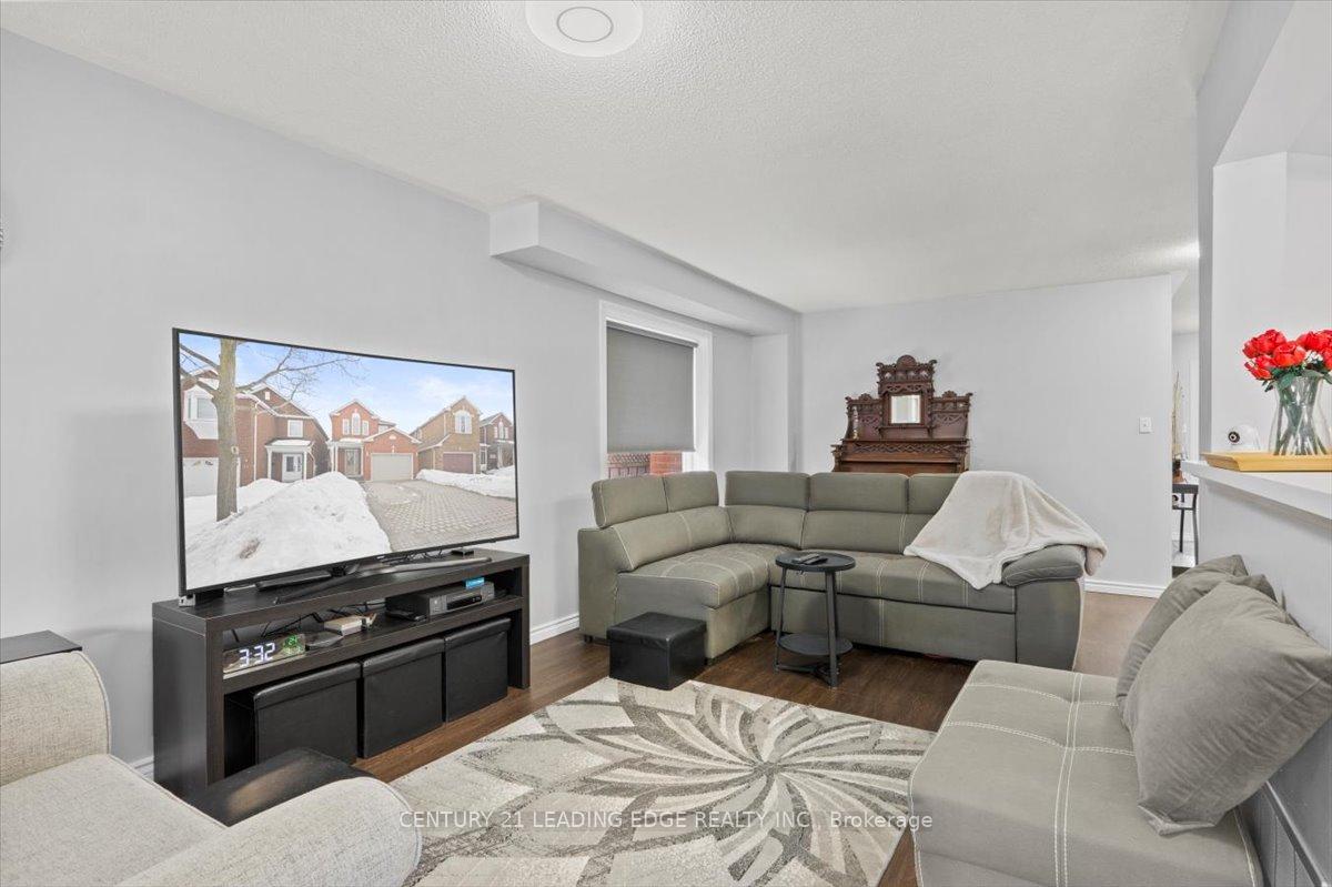 Photo 10 of 50 Tawn Crescent, Ajax, Central — HOMEH
