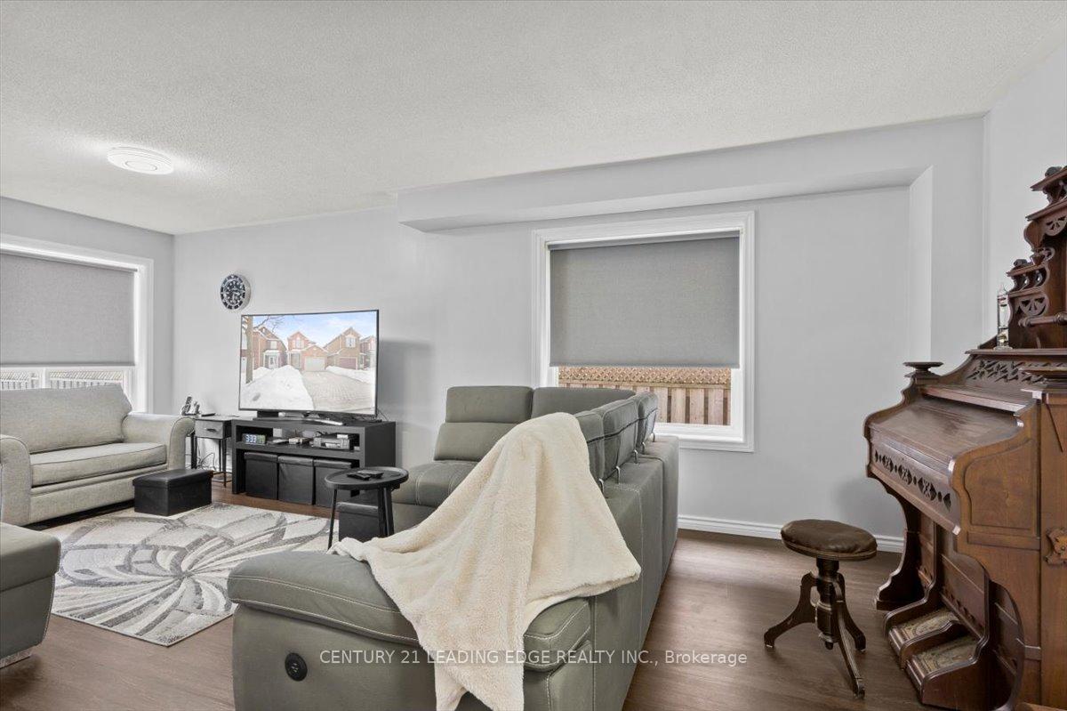 Photo 12 of 50 Tawn Crescent, Ajax, Central — HOMEH