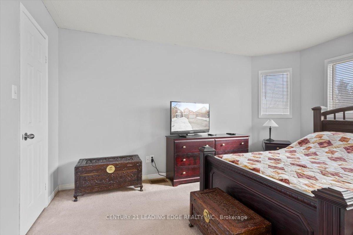 Photo 18 of 50 Tawn Crescent, Ajax, Central — HOMEH