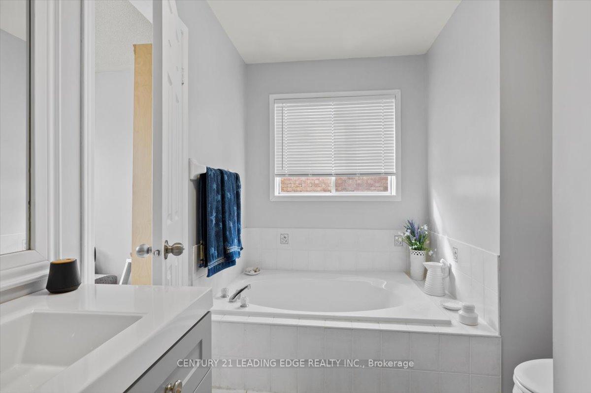 Photo 36 of 50 Tawn Crescent, Ajax, Central — HOMEH