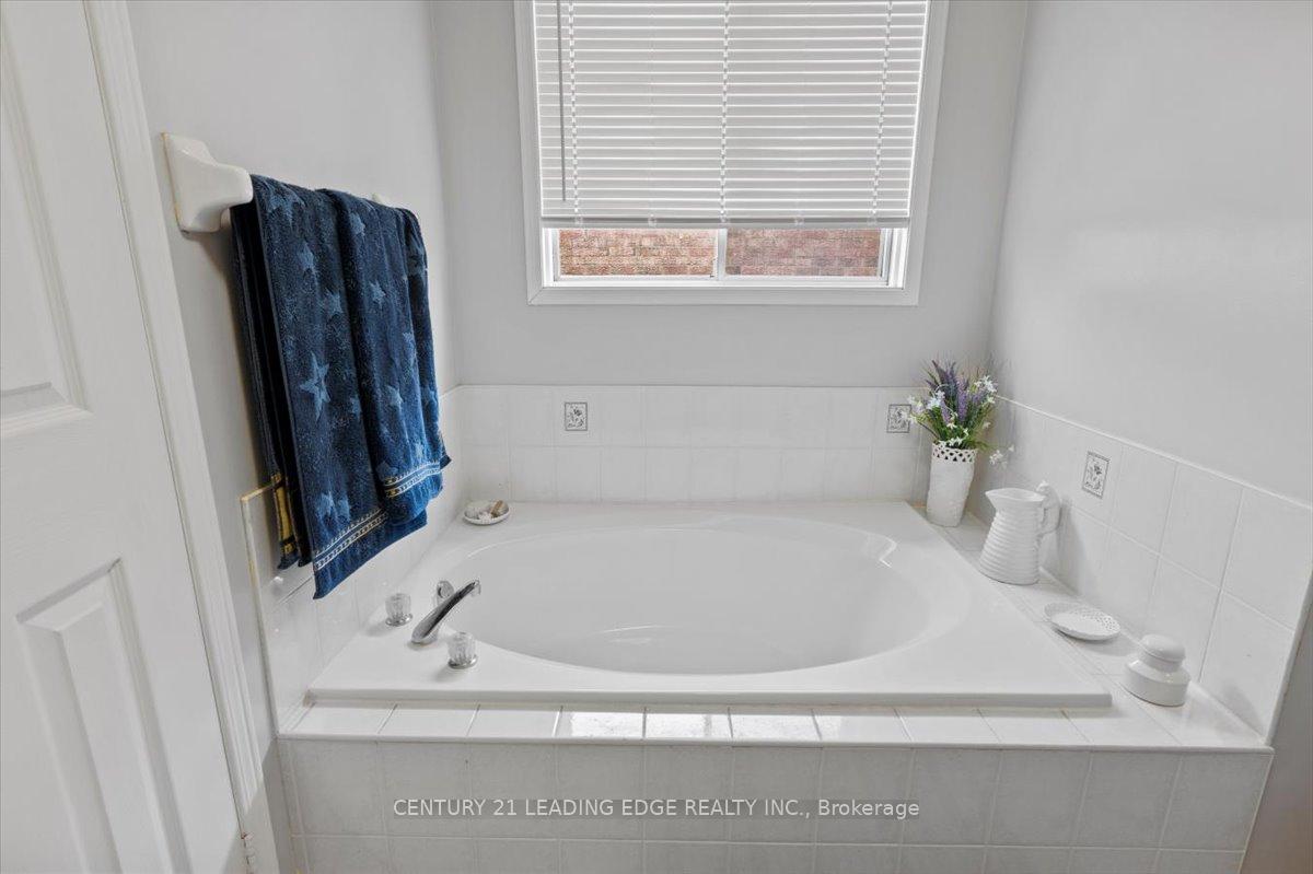 Photo 24 of 50 Tawn Crescent, Ajax, Central — HOMEH
