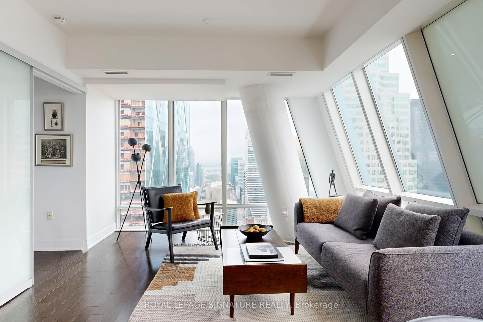Photo 5 of Unit 5204, 8 The Esplanade, Toronto, Waterfront Communities — HOMEH