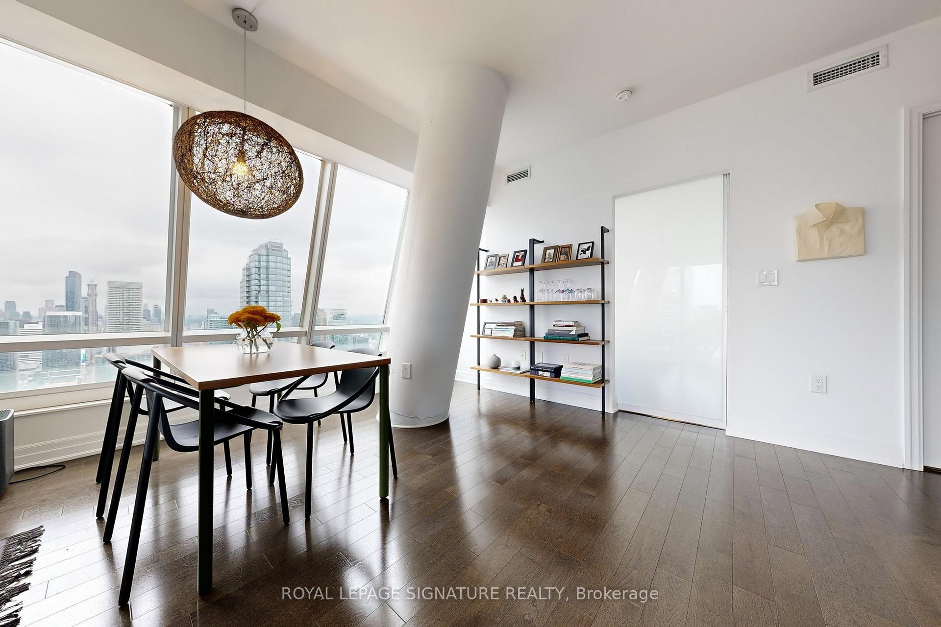 Photo 10 of Unit 5204, 8 The Esplanade, Toronto, Waterfront Communities — HOMEH