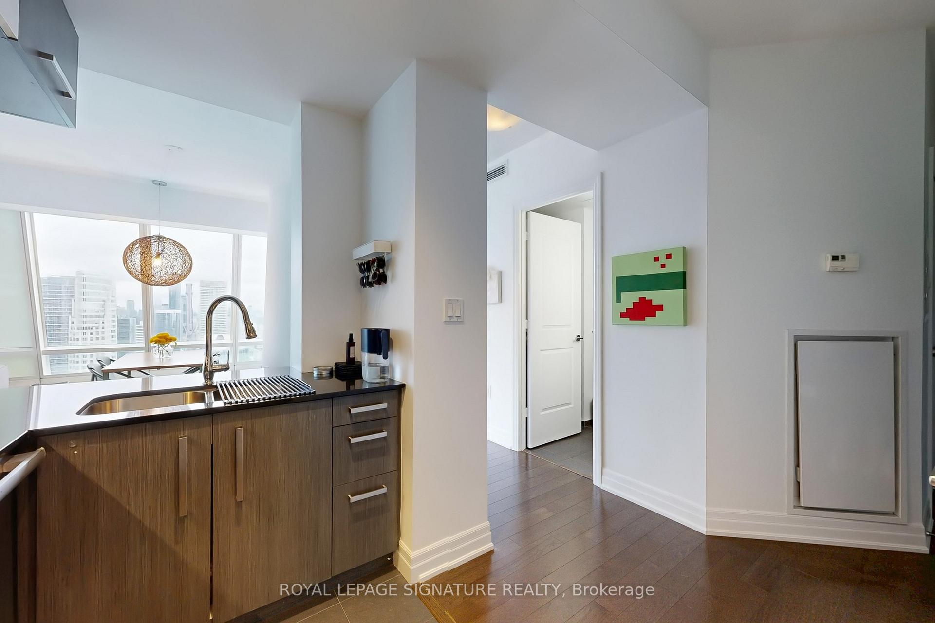 Photo 6 of Unit 5204, 8 The Esplanade, Toronto, Waterfront Communities — HOMEH