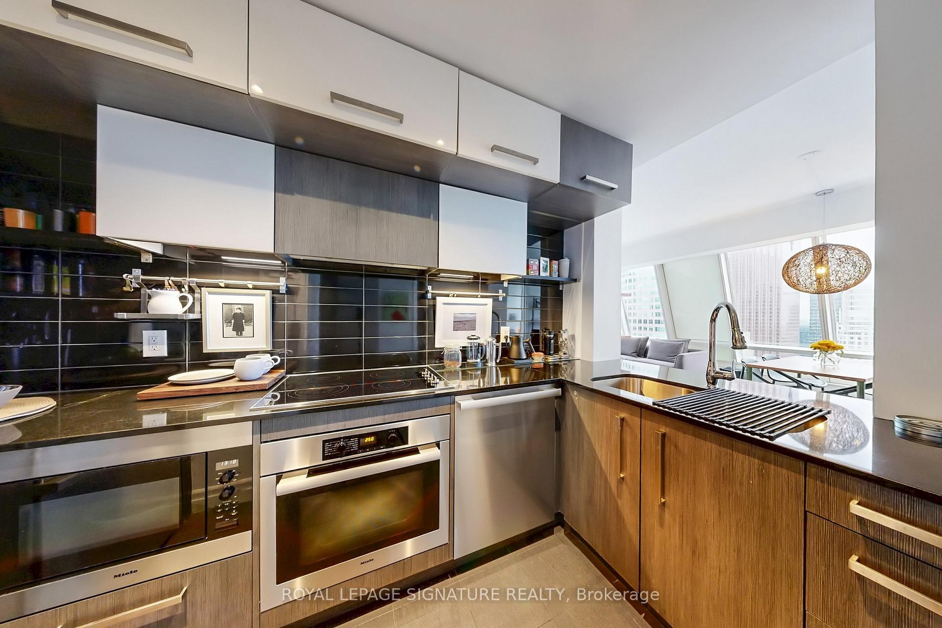 Photo 12 of Unit 5204, 8 The Esplanade, Toronto, Waterfront Communities — HOMEH