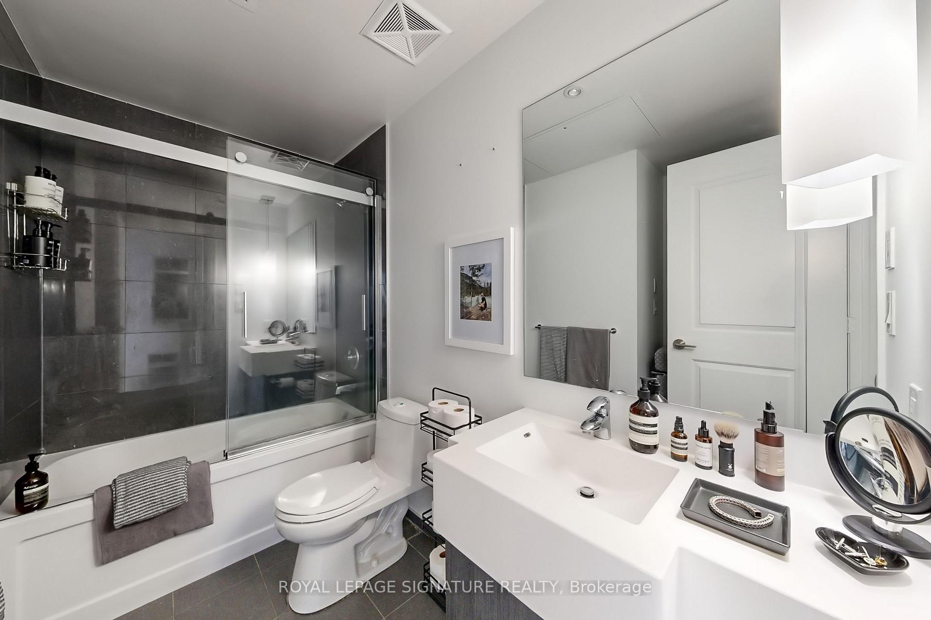 Photo 15 of Unit 5204, 8 The Esplanade, Toronto, Waterfront Communities — HOMEH