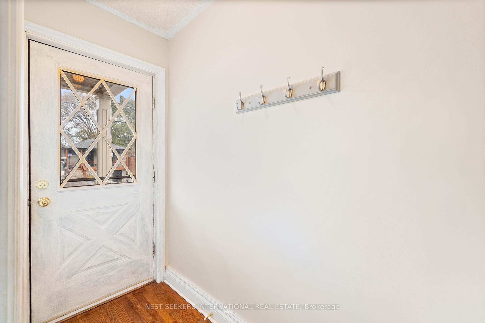 Photo 2 of 35 Cambrai Avenue, Toronto, Woodbine-Lumsden — HOMEH