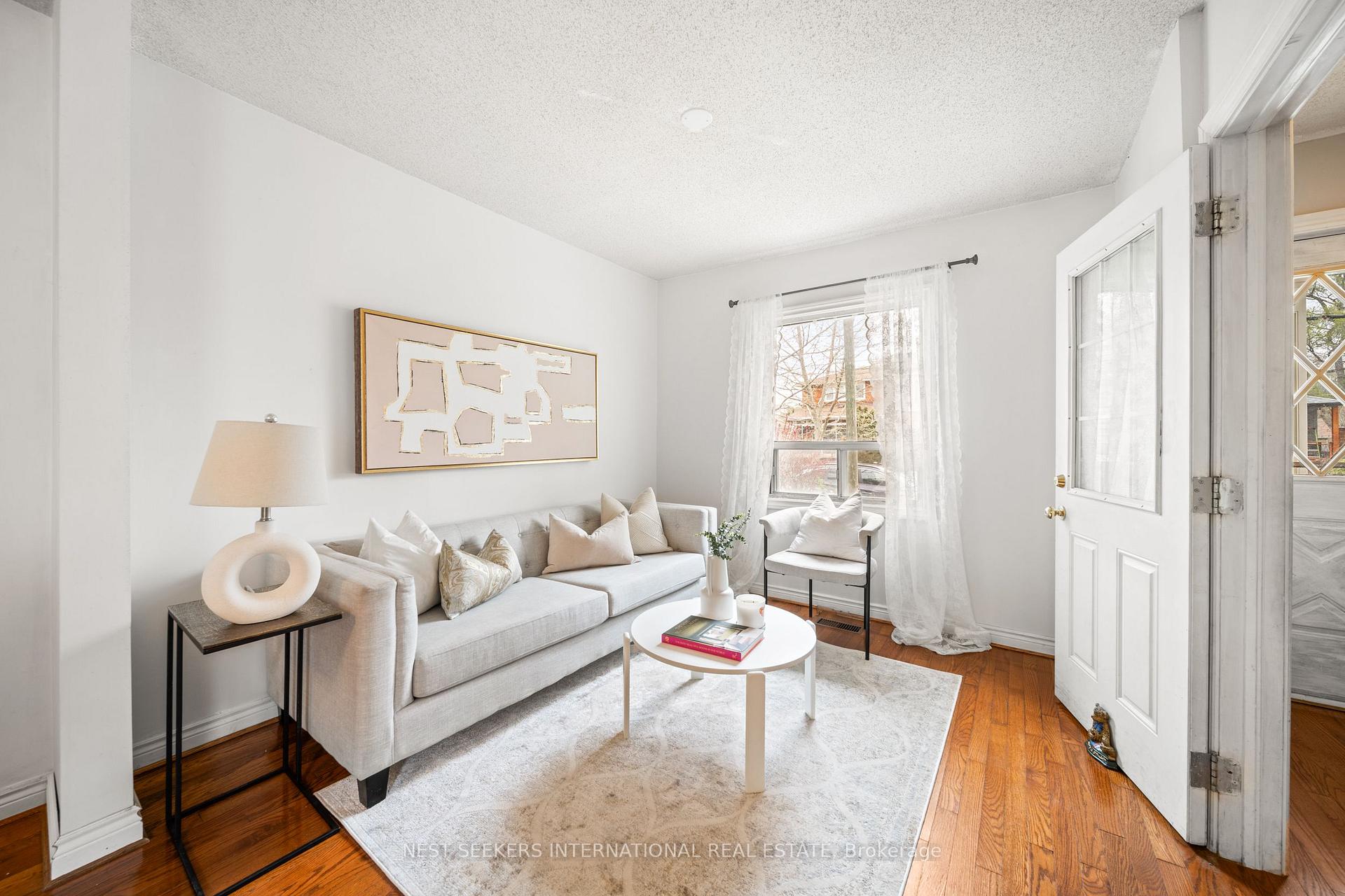 Photo 10 of 35 Cambrai Avenue, Toronto, Woodbine-Lumsden — HOMEH