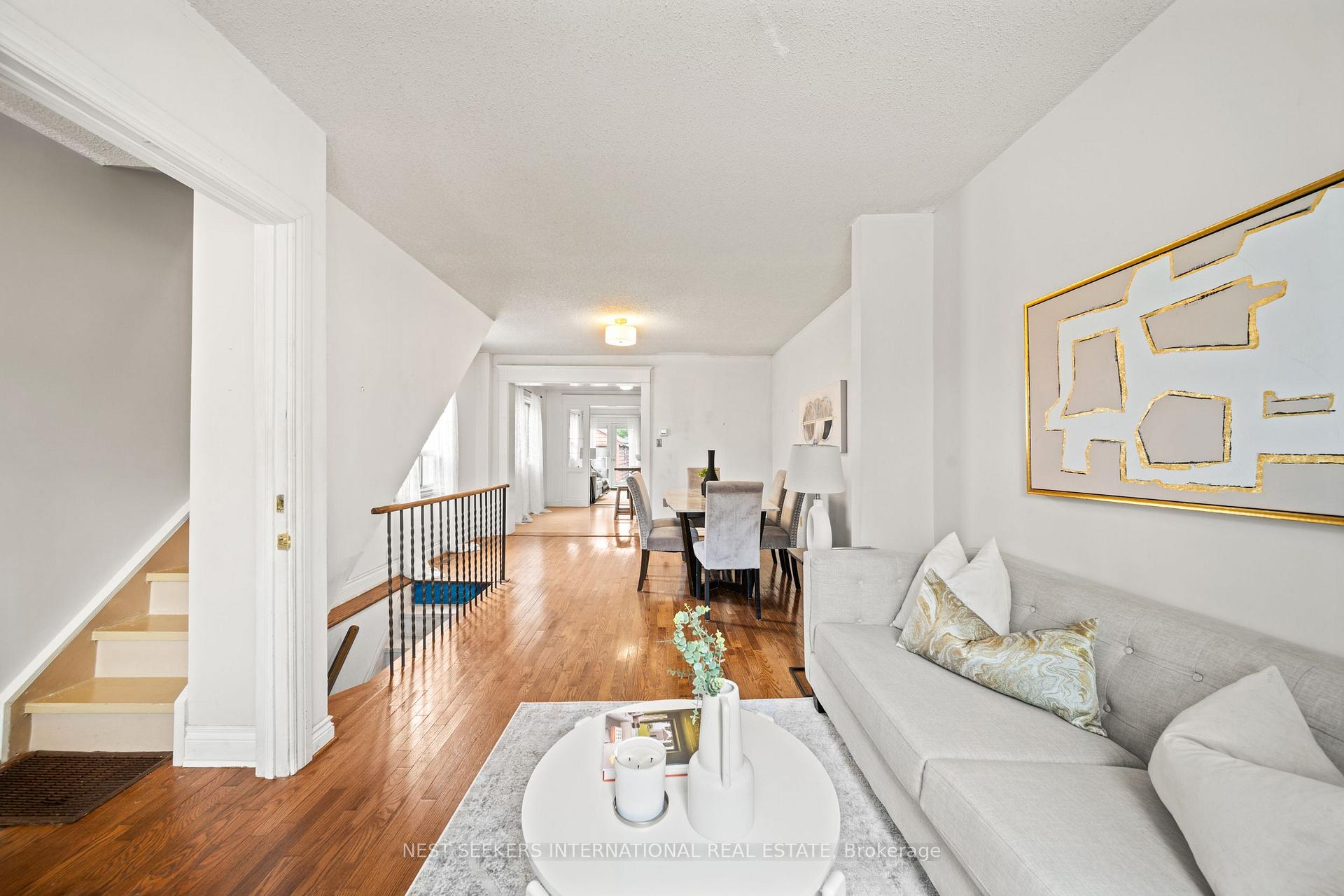 Photo 5 of 35 Cambrai Avenue, Toronto, Woodbine-Lumsden — HOMEH