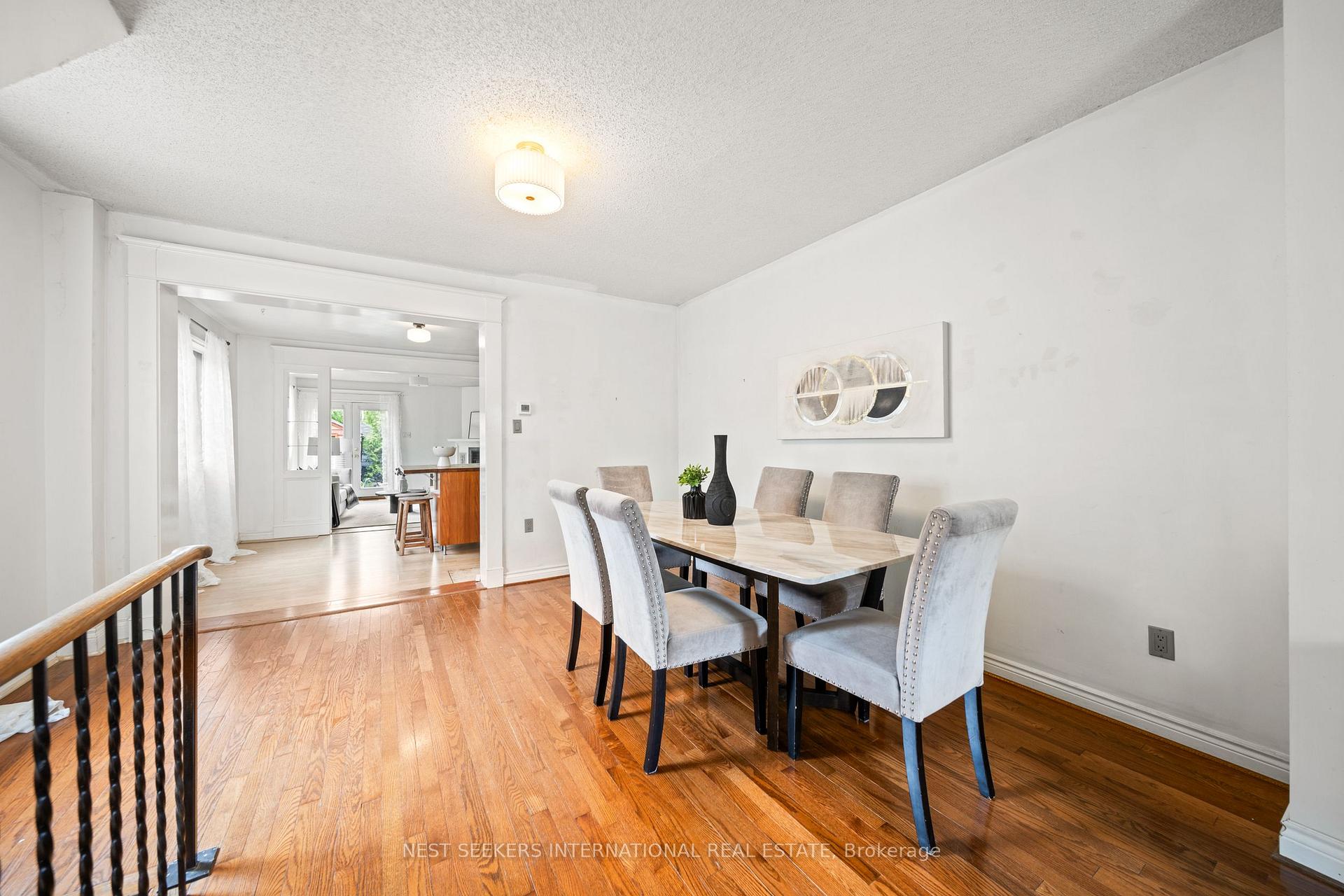 Photo 7 of 35 Cambrai Avenue, Toronto, Woodbine-Lumsden — HOMEH