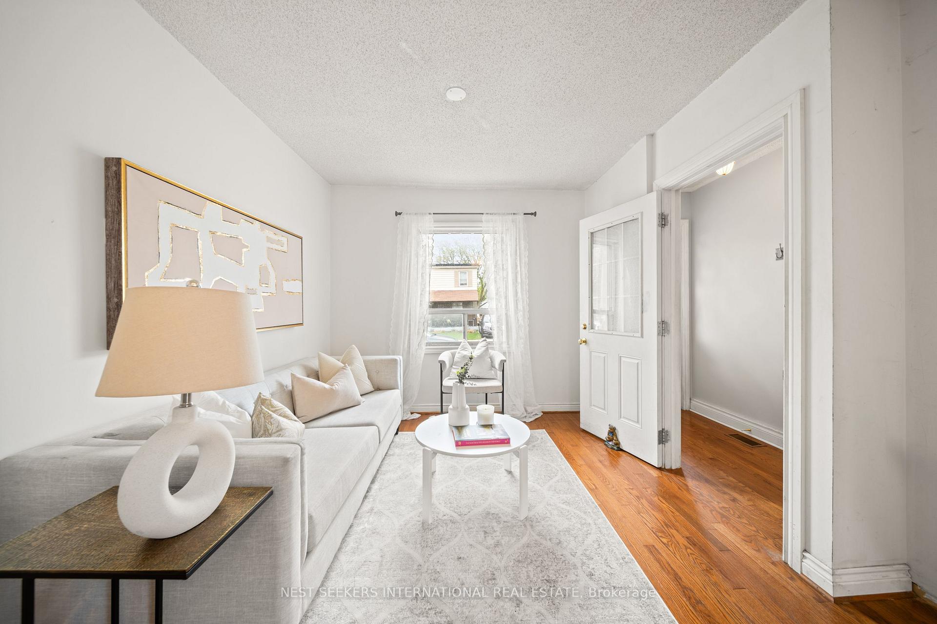 Photo 8 of 35 Cambrai Avenue, Toronto, Woodbine-Lumsden — HOMEH