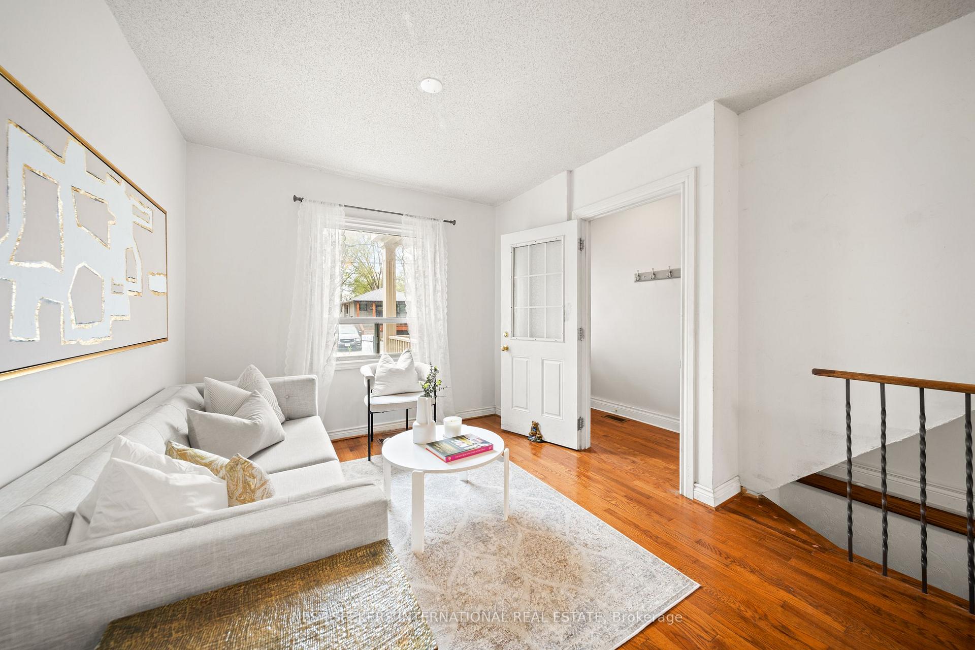 Photo 12 of 35 Cambrai Avenue, Toronto, Woodbine-Lumsden — HOMEH