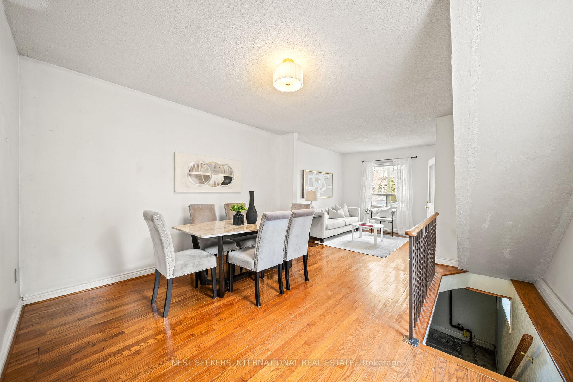 Photo 28 of 35 Cambrai Avenue, Toronto, Woodbine-Lumsden — HOMEH