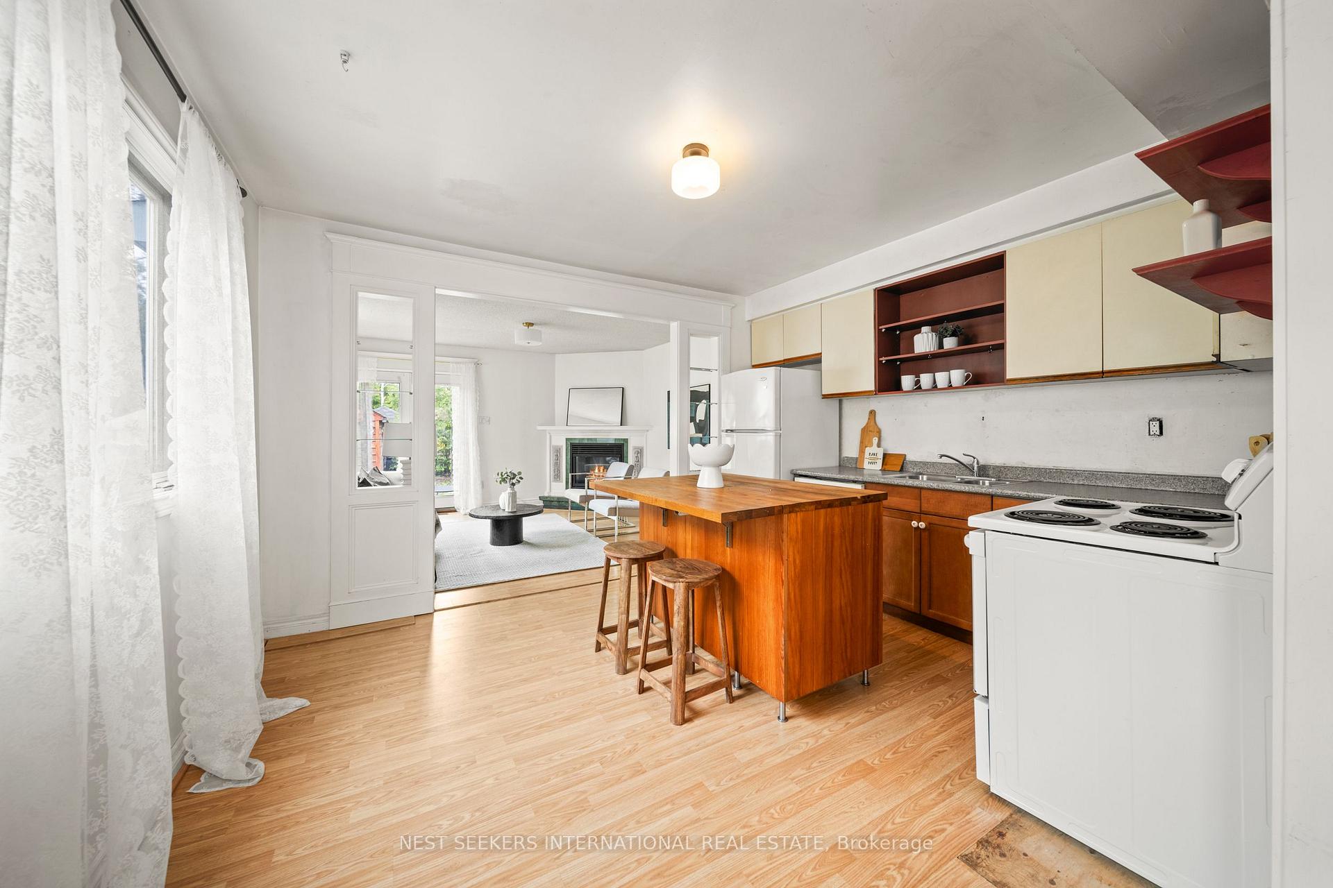Photo 15 of 35 Cambrai Avenue, Toronto, Woodbine-Lumsden — HOMEH