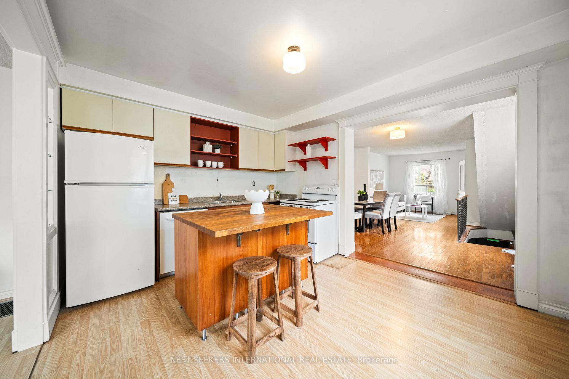 Photo 16 of 35 Cambrai Avenue, Toronto, Woodbine-Lumsden — HOMEH