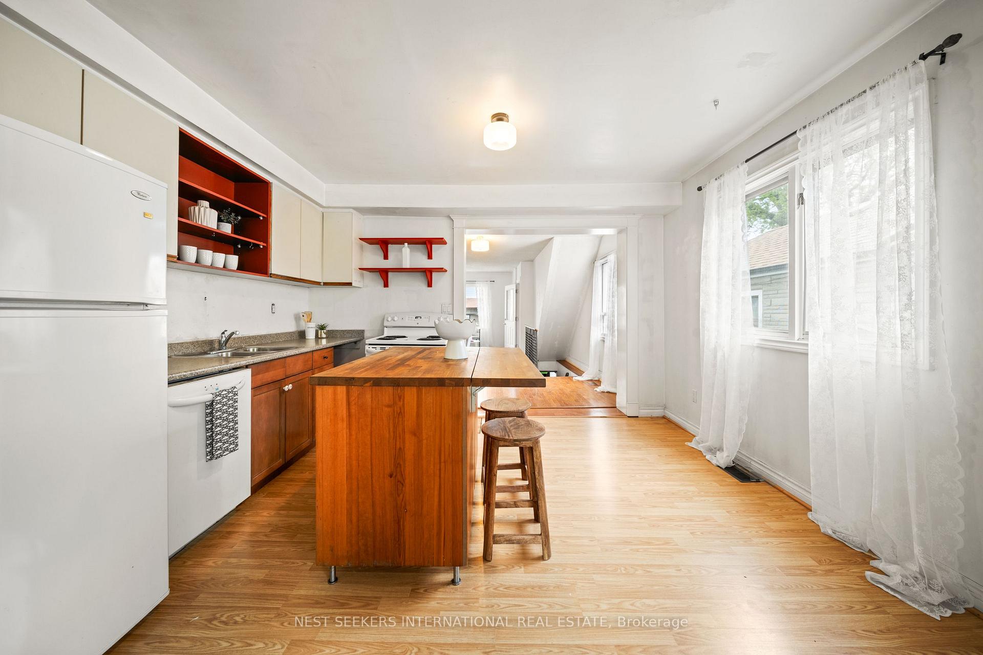Photo 32 of 35 Cambrai Avenue, Toronto, Woodbine-Lumsden — HOMEH