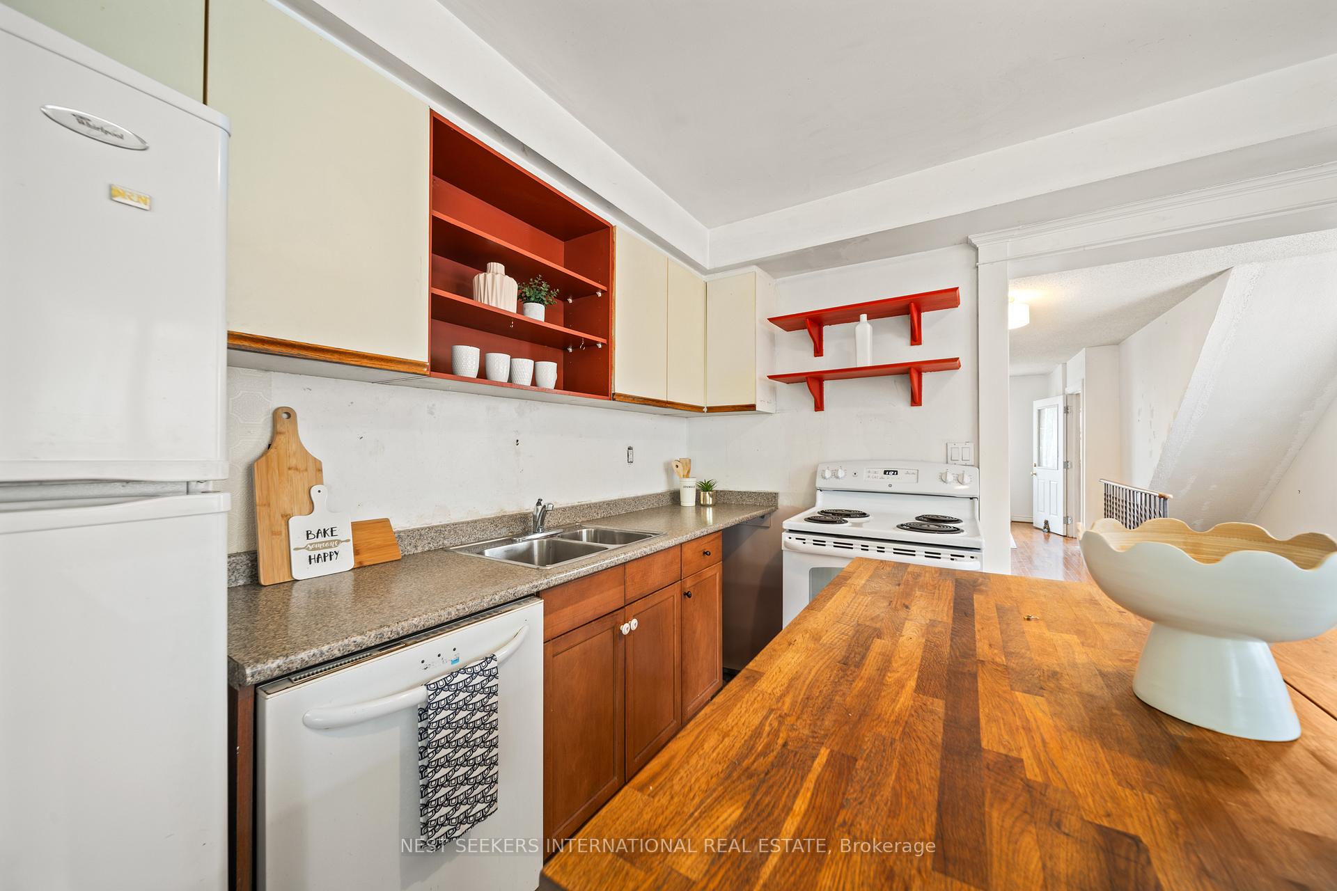 Photo 21 of 35 Cambrai Avenue, Toronto, Woodbine-Lumsden — HOMEH