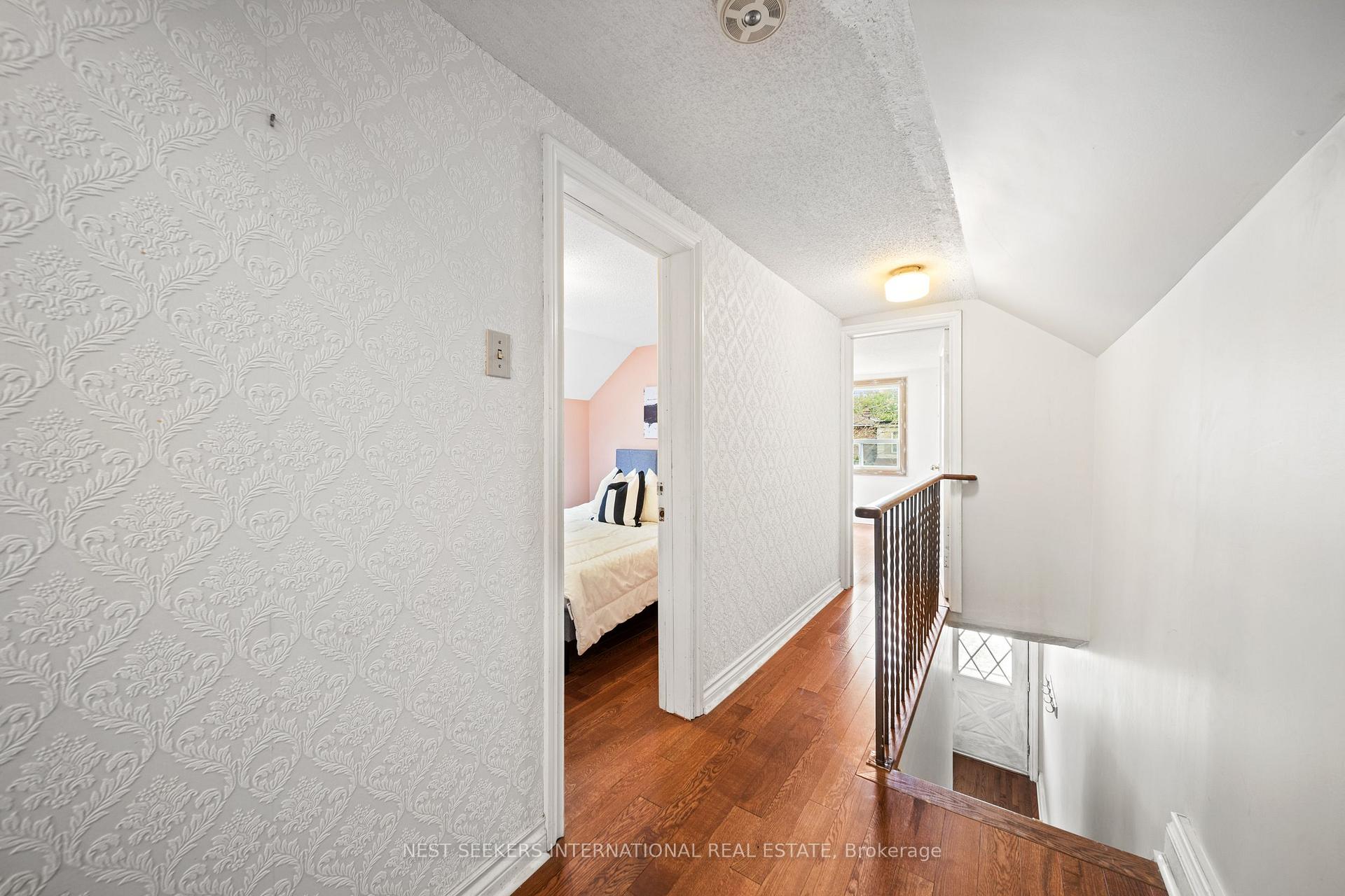 Photo 39 of 35 Cambrai Avenue, Toronto, Woodbine-Lumsden — HOMEH