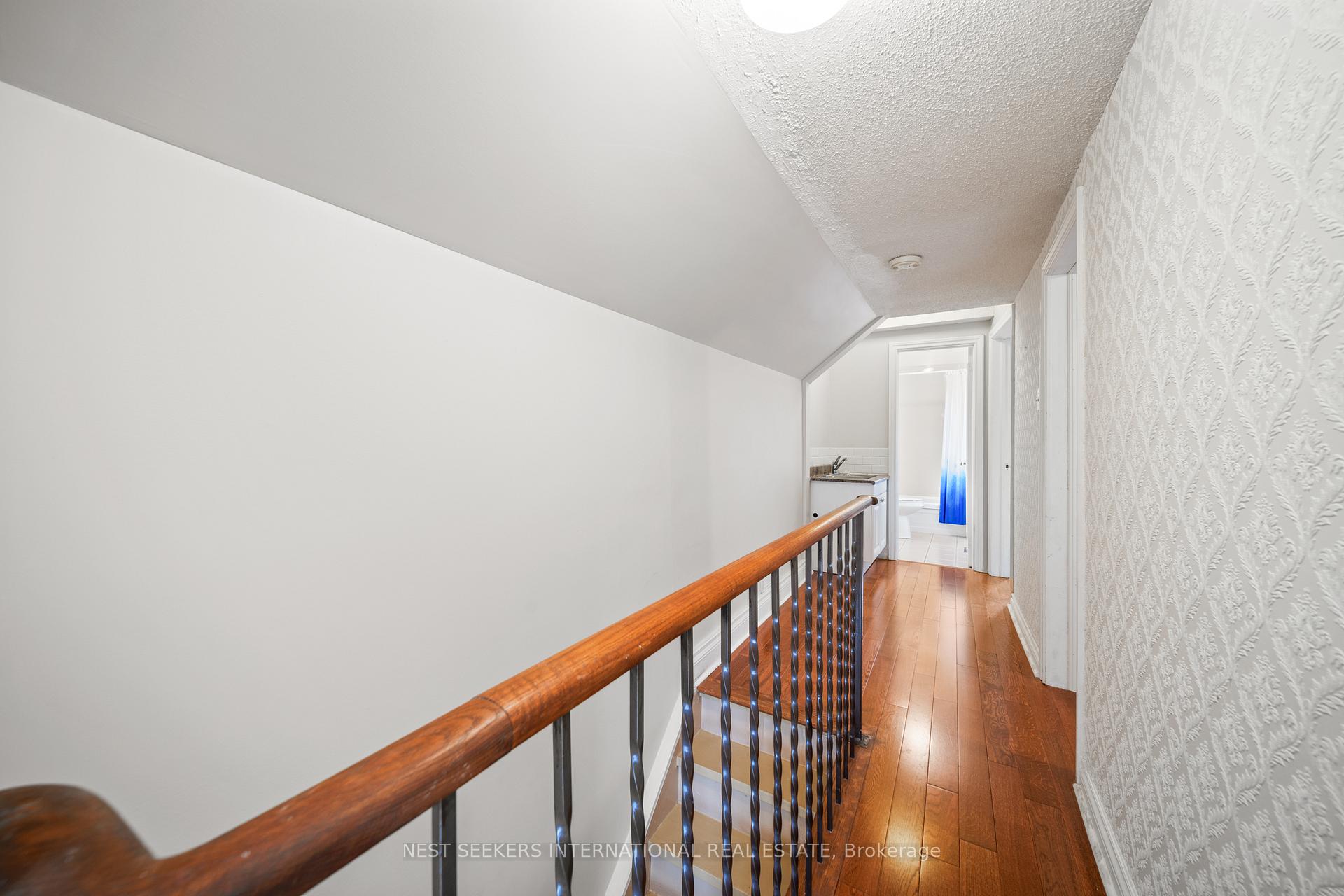 Photo 29 of 35 Cambrai Avenue, Toronto, Woodbine-Lumsden — HOMEH