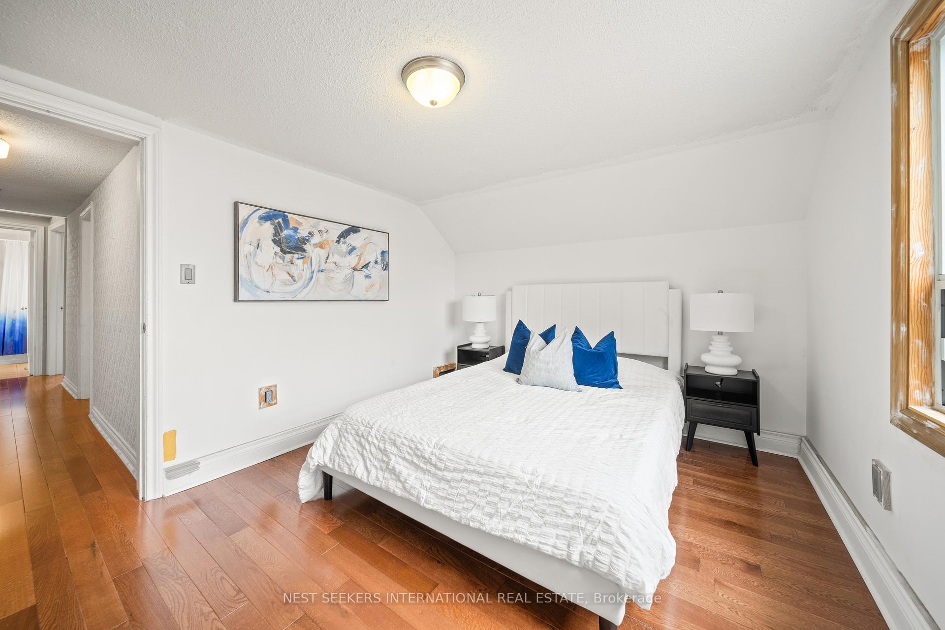 Photo 27 of 35 Cambrai Avenue, Toronto, Woodbine-Lumsden — HOMEH