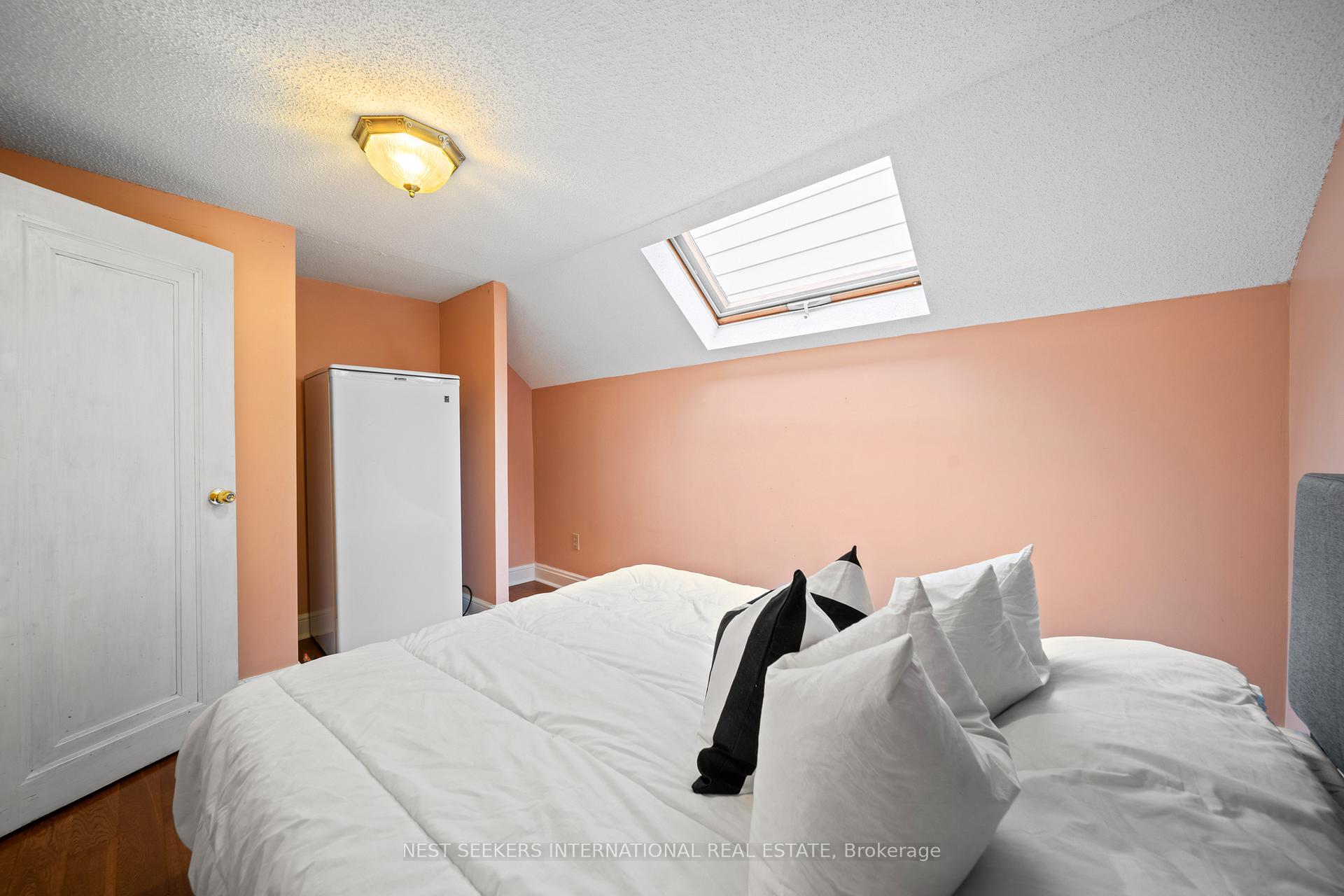Photo 48 of 35 Cambrai Avenue, Toronto, Woodbine-Lumsden — HOMEH