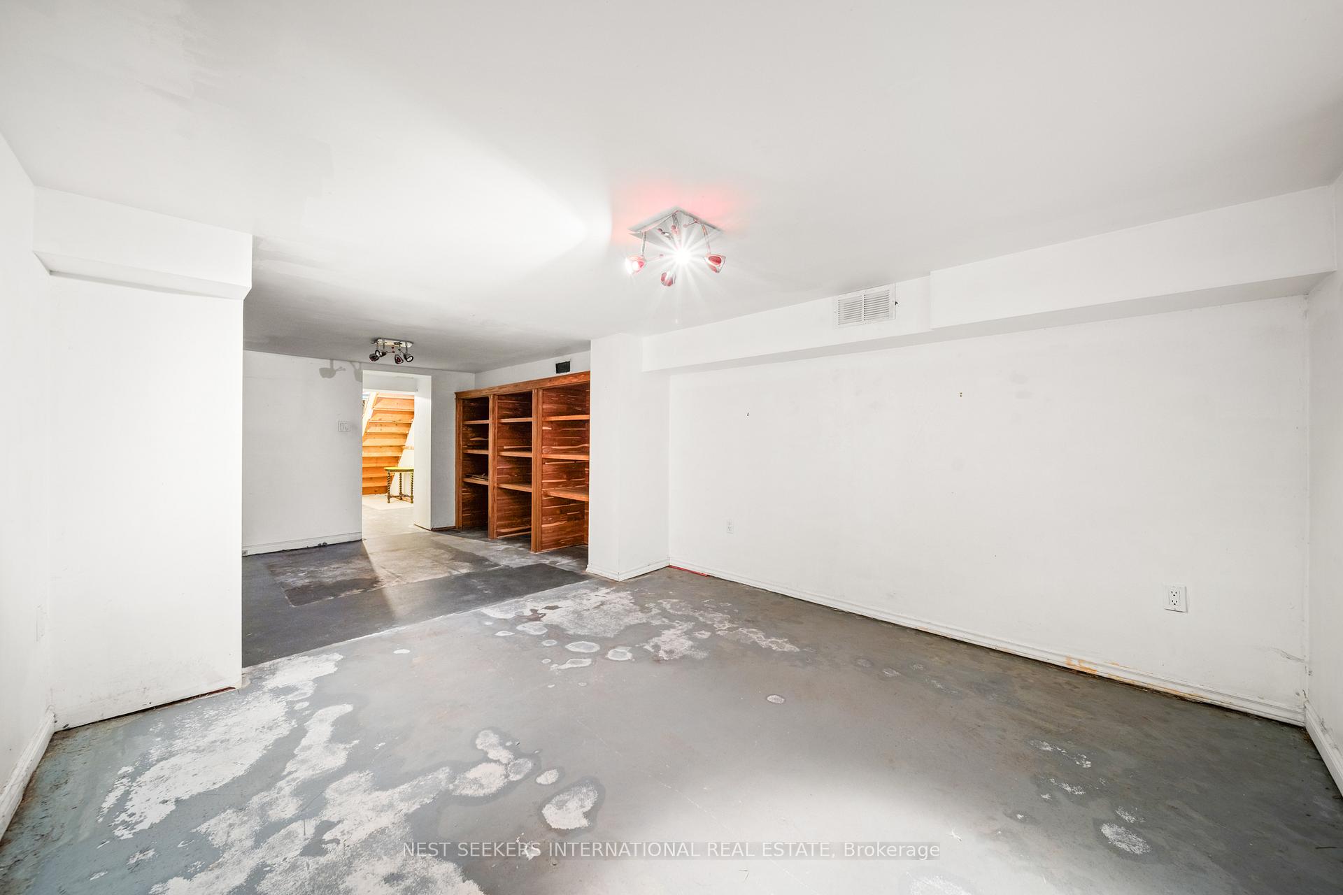 Photo 37 of 35 Cambrai Avenue, Toronto, Woodbine-Lumsden — HOMEH
