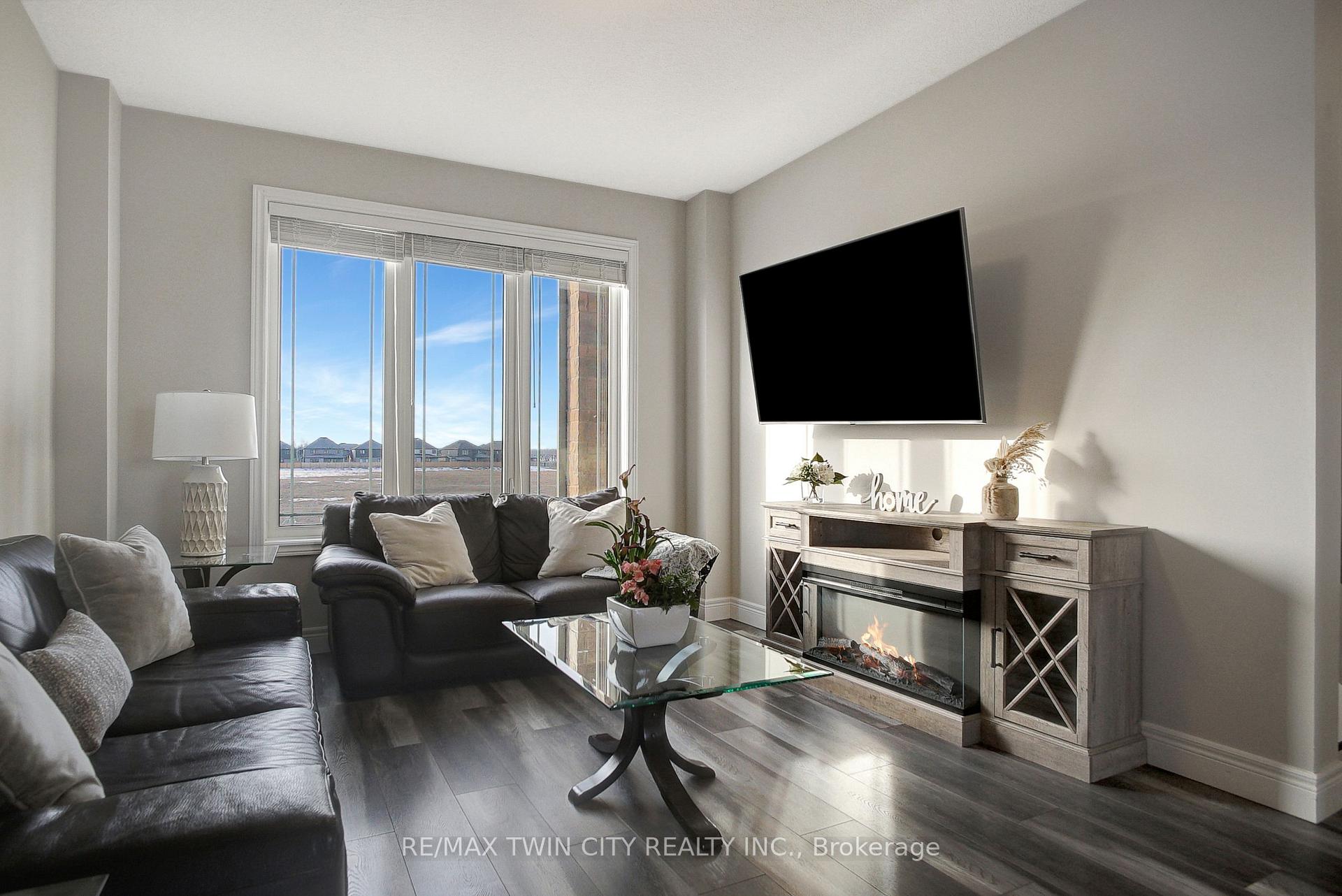 Photo 29 of 82 Loxleigh Lane, Wellesley — HOMEH