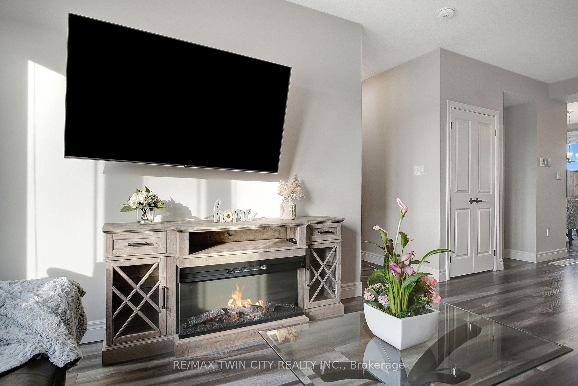 Photo 5 of 82 Loxleigh Lane, Wellesley — HOMEH