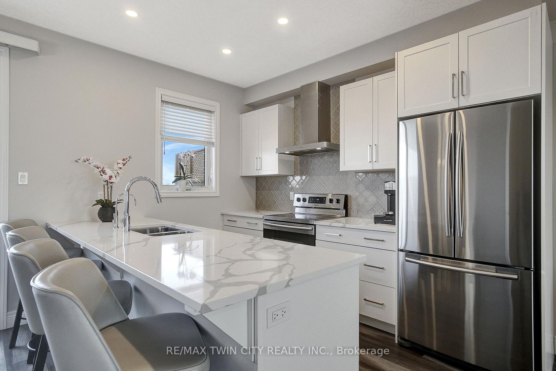 Photo 7 of 82 Loxleigh Lane, Wellesley — HOMEH