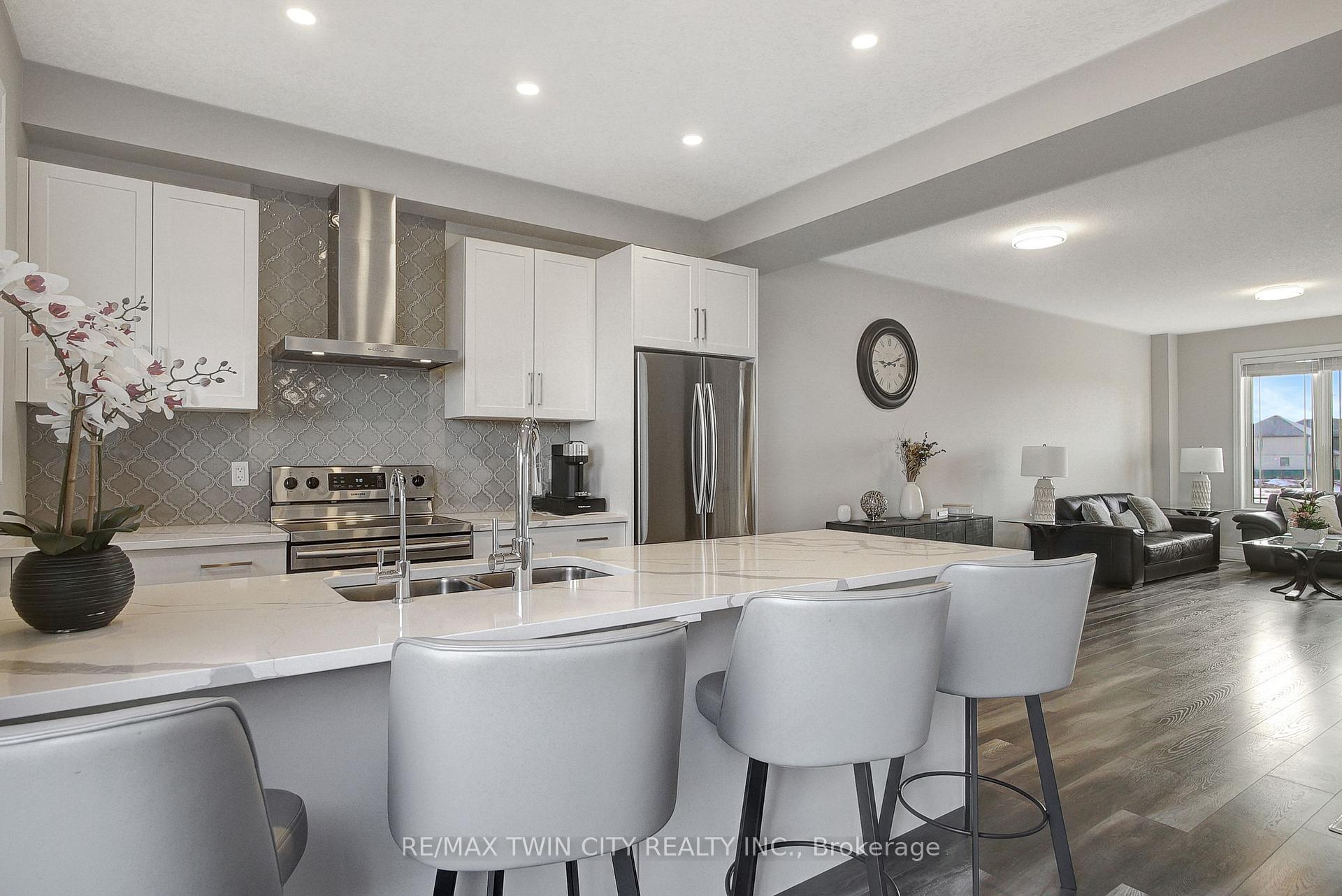Photo 8 of 82 Loxleigh Lane, Wellesley — HOMEH