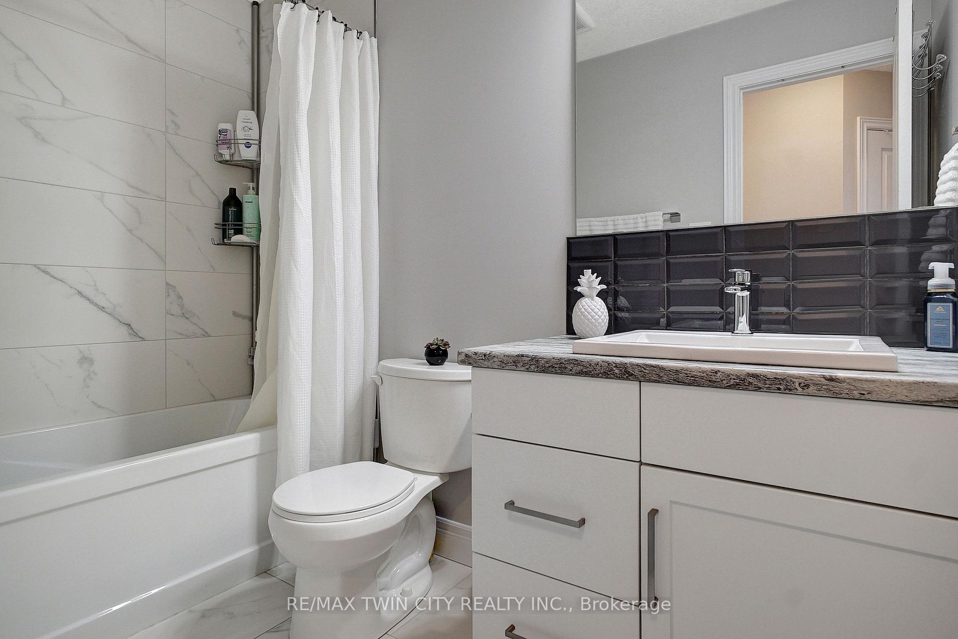 Photo 16 of 82 Loxleigh Lane, Wellesley — HOMEH