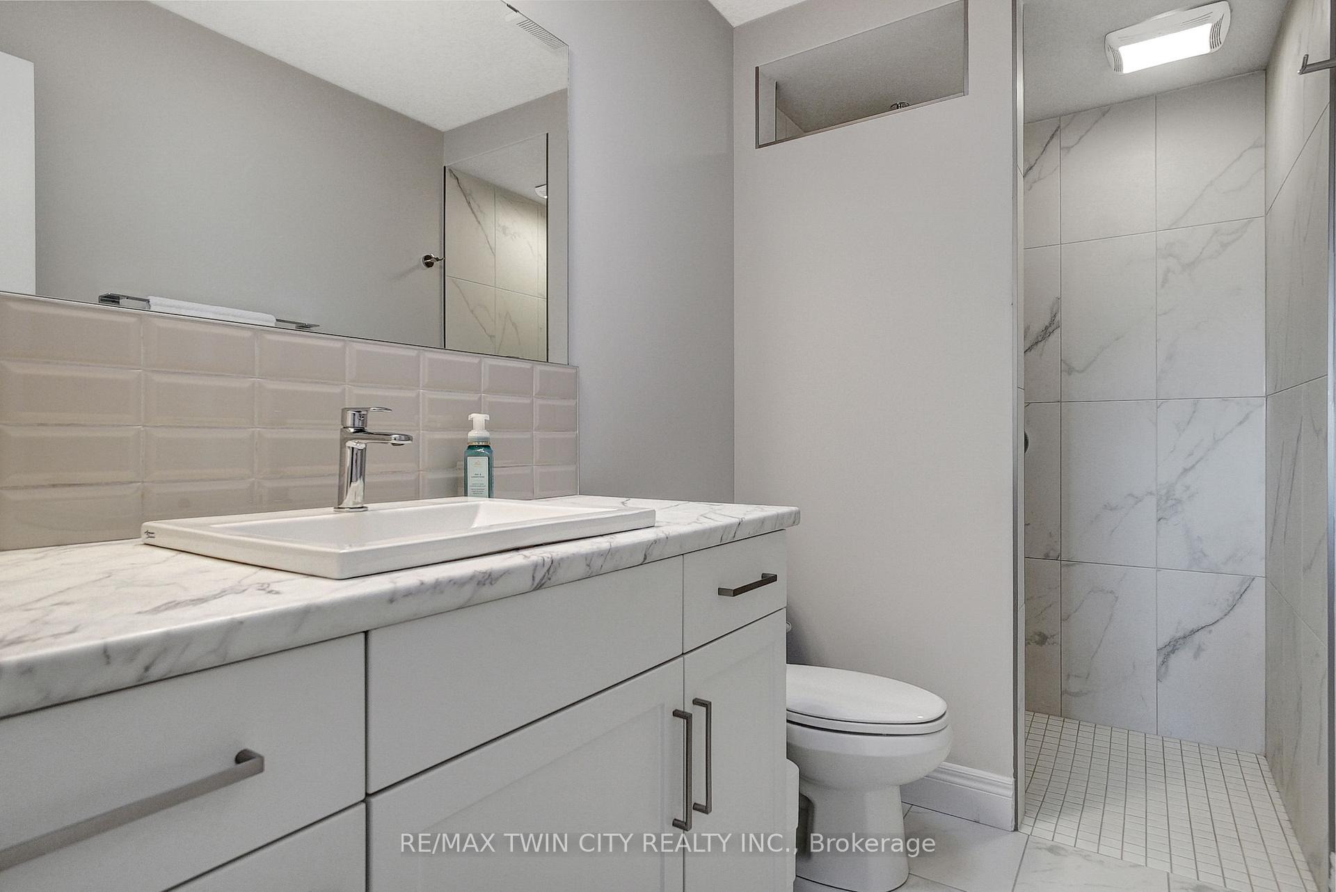 Photo 10 of 82 Loxleigh Lane, Wellesley — HOMEH