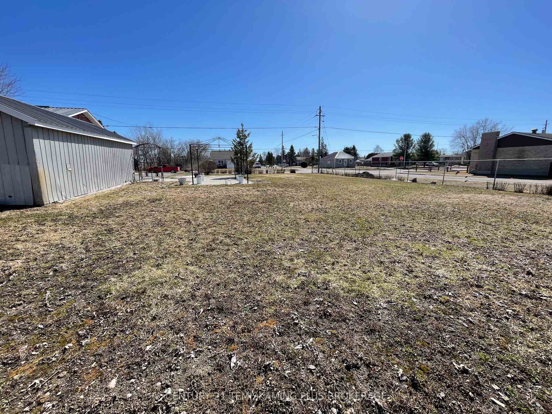 Photo 6 of 40 & 44 Tenth Avenue N, Armstrong, Earlton — HOMEH
