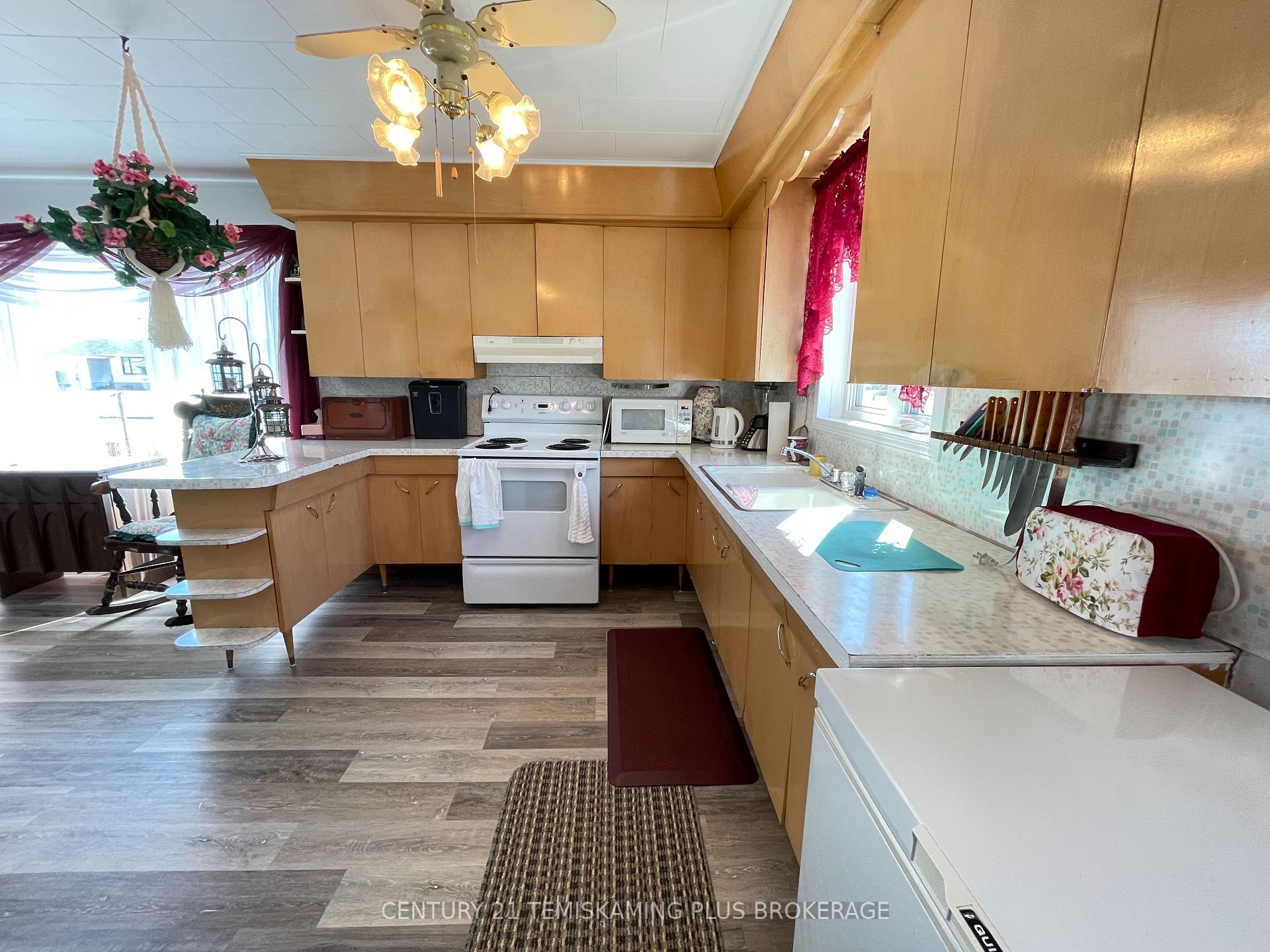 Photo 10 of 40 & 44 Tenth Avenue N, Armstrong, Earlton — HOMEH