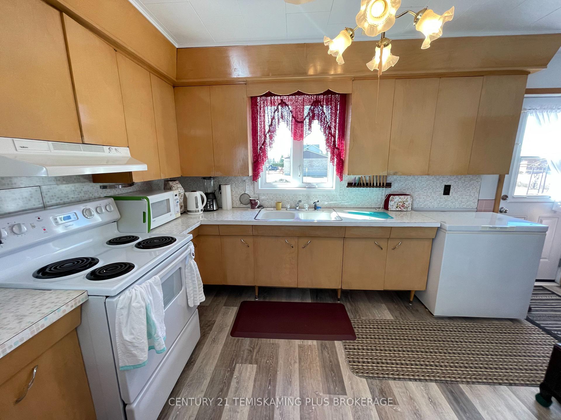 Photo 14 of 40 & 44 Tenth Avenue N, Armstrong, Earlton — HOMEH