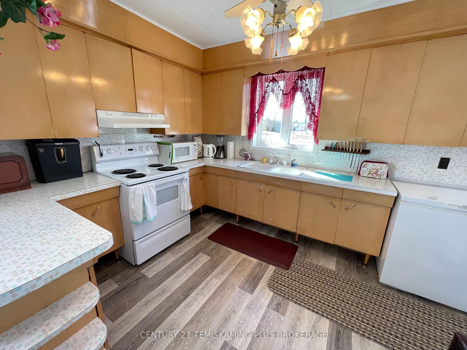 Photo 9 of 40 & 44 Tenth Avenue N, Armstrong, Earlton — HOMEH