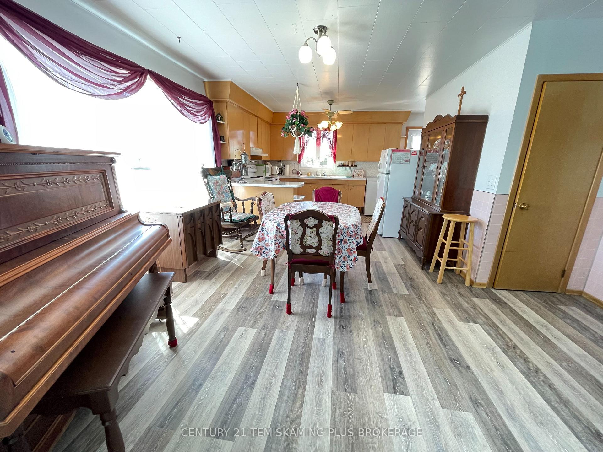 Photo 8 of 40 & 44 Tenth Avenue N, Armstrong, Earlton — HOMEH