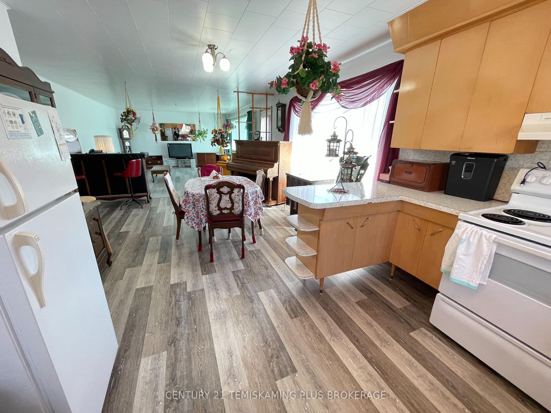 Photo 15 of 40 & 44 Tenth Avenue N, Armstrong, Earlton — HOMEH