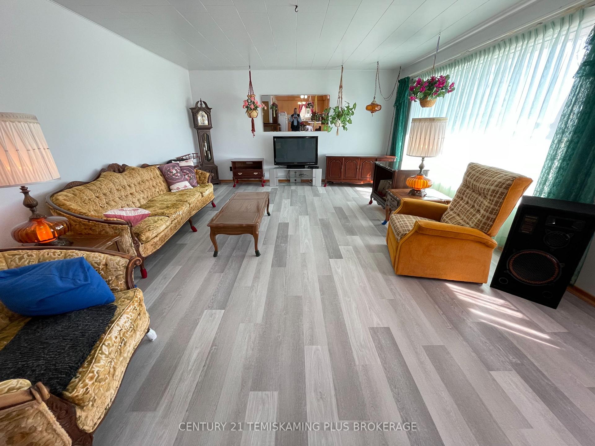 Photo 11 of 40 & 44 Tenth Avenue N, Armstrong, Earlton — HOMEH