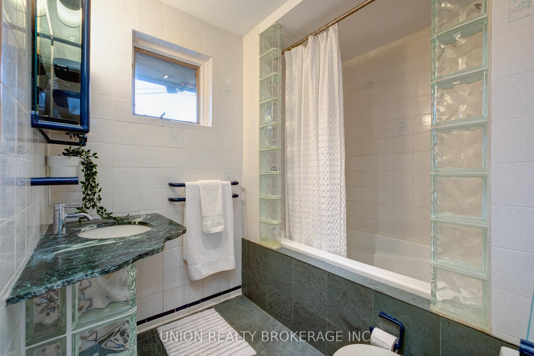 Photo 24 of 54 Oakridge Drive, Scarborough, Cliffcrest — HOMEH