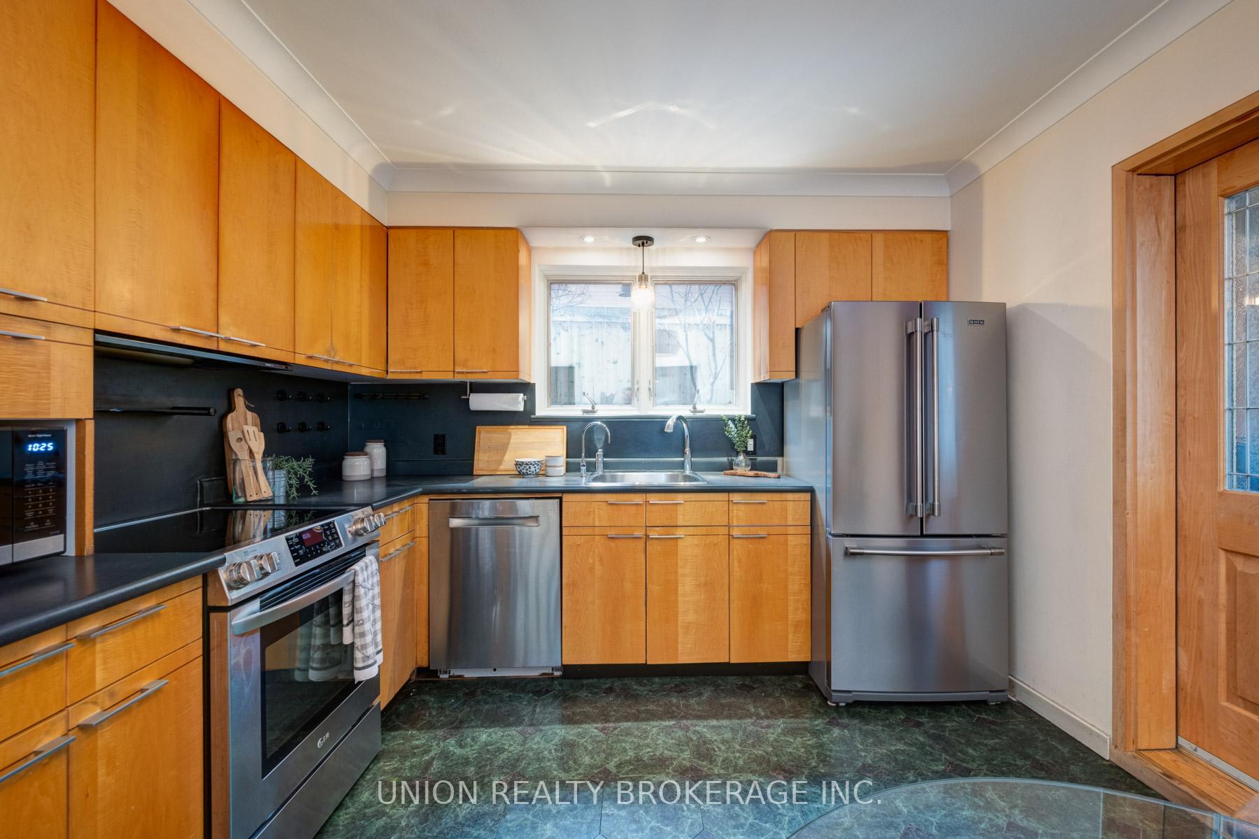 Photo 44 of 54 Oakridge Drive, Scarborough, Cliffcrest — HOMEH