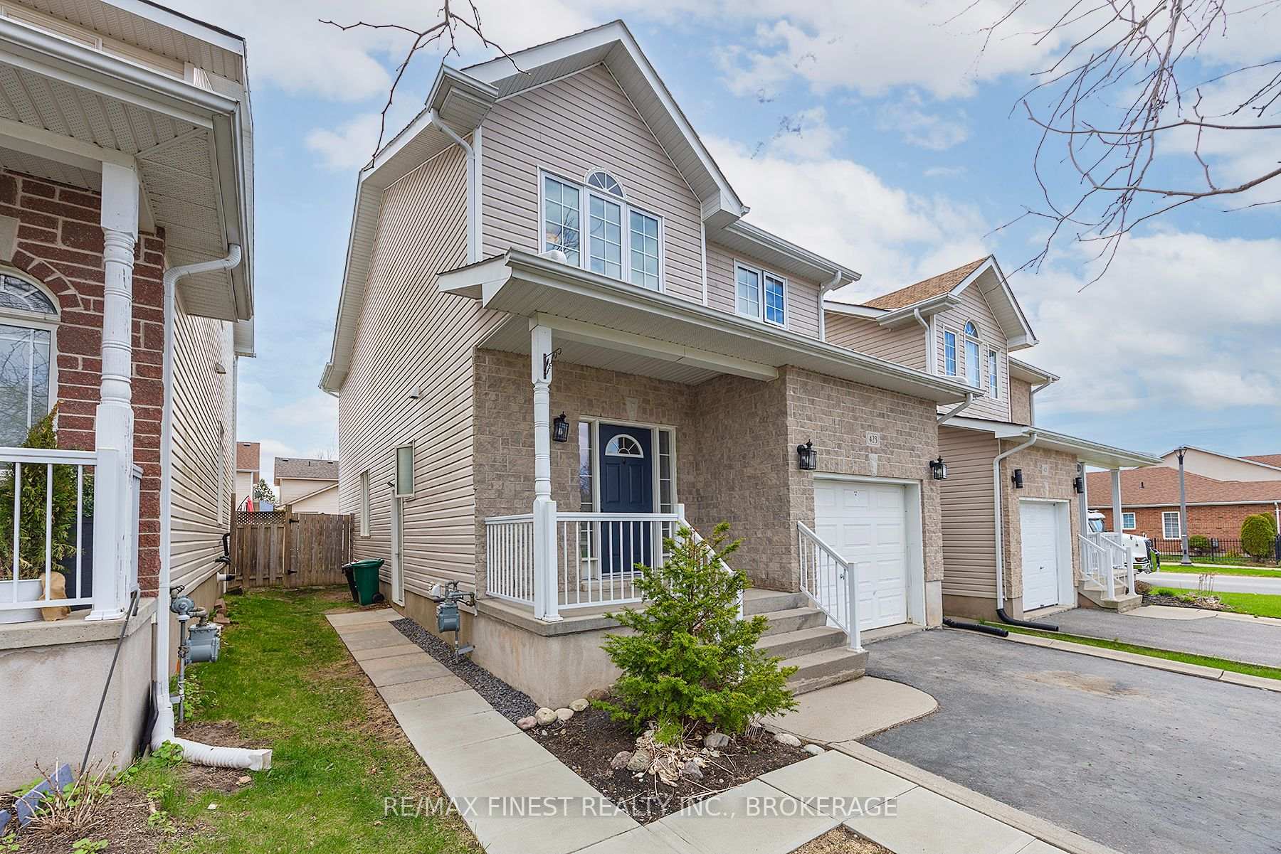 Photo 2 of 423 Maureen Street, Kingston, Kingston East (Incl Barret Crt) — HOMEH