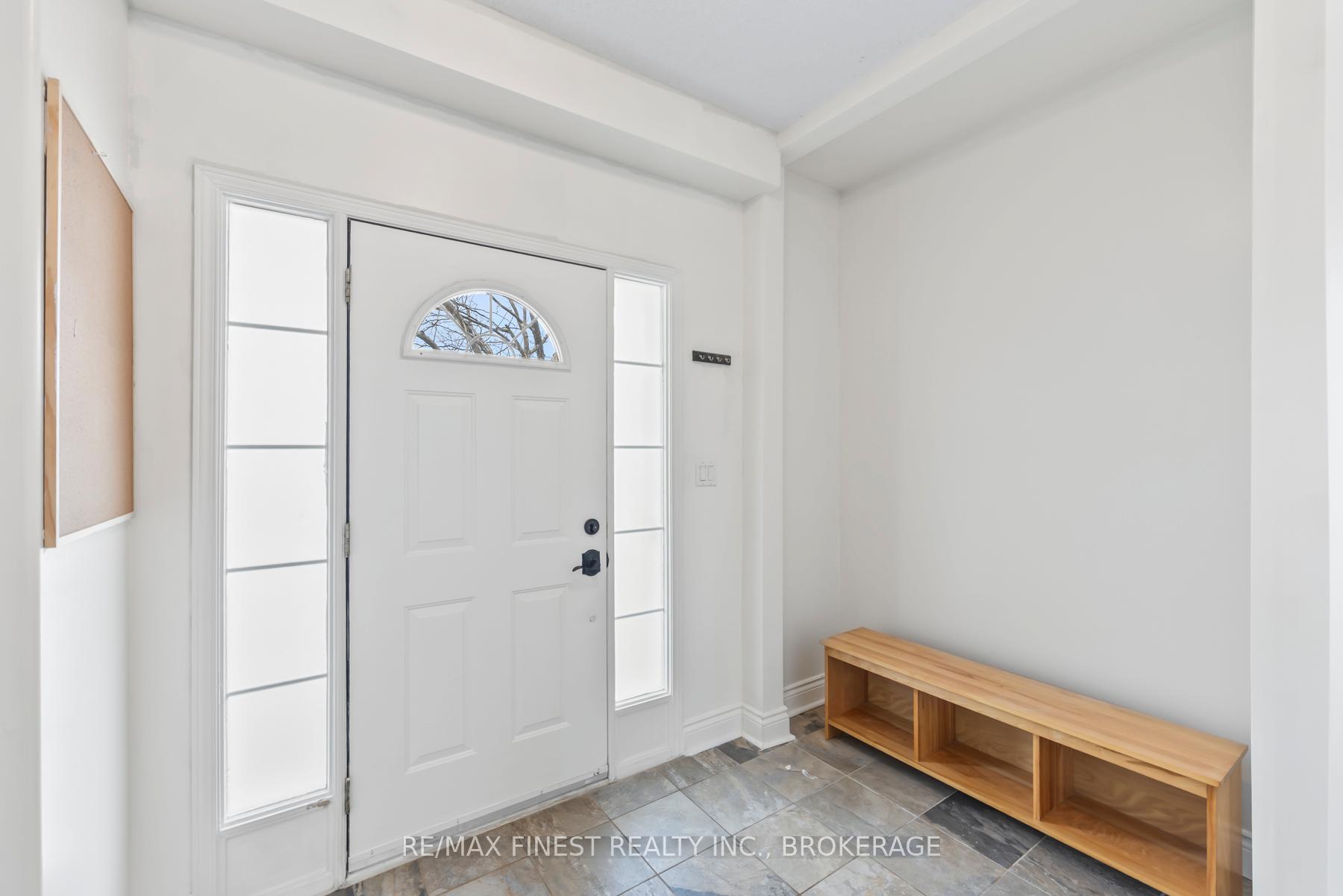 Photo 3 of 423 Maureen Street, Kingston, Kingston East (Incl Barret Crt) — HOMEH