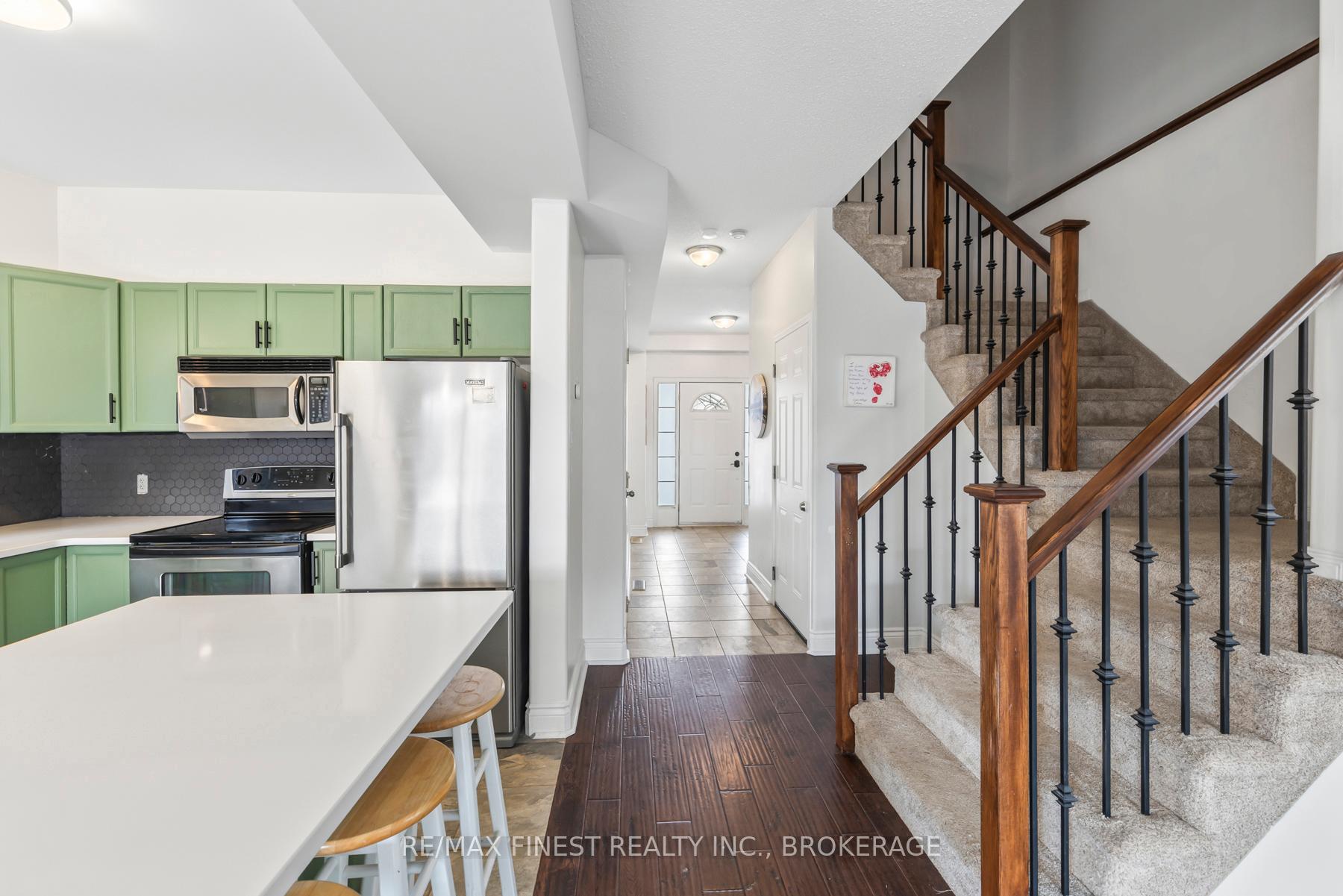 Photo 5 of 423 Maureen Street, Kingston, Kingston East (Incl Barret Crt) — HOMEH