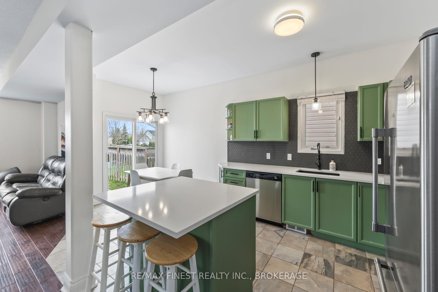 Photo 9 of 423 Maureen Street, Kingston, Kingston East (Incl Barret Crt) — HOMEH