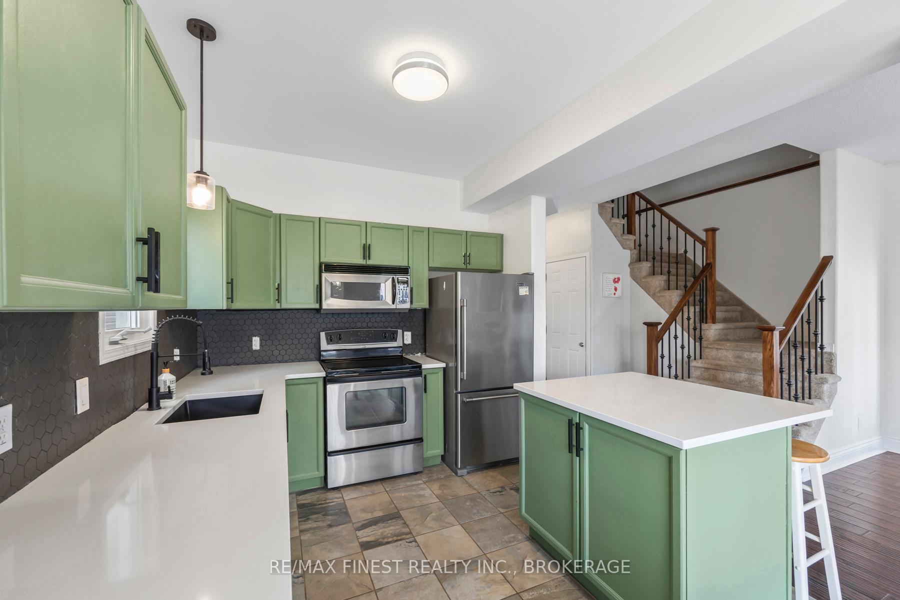 Photo 4 of 423 Maureen Street, Kingston, Kingston East (Incl Barret Crt) — HOMEH