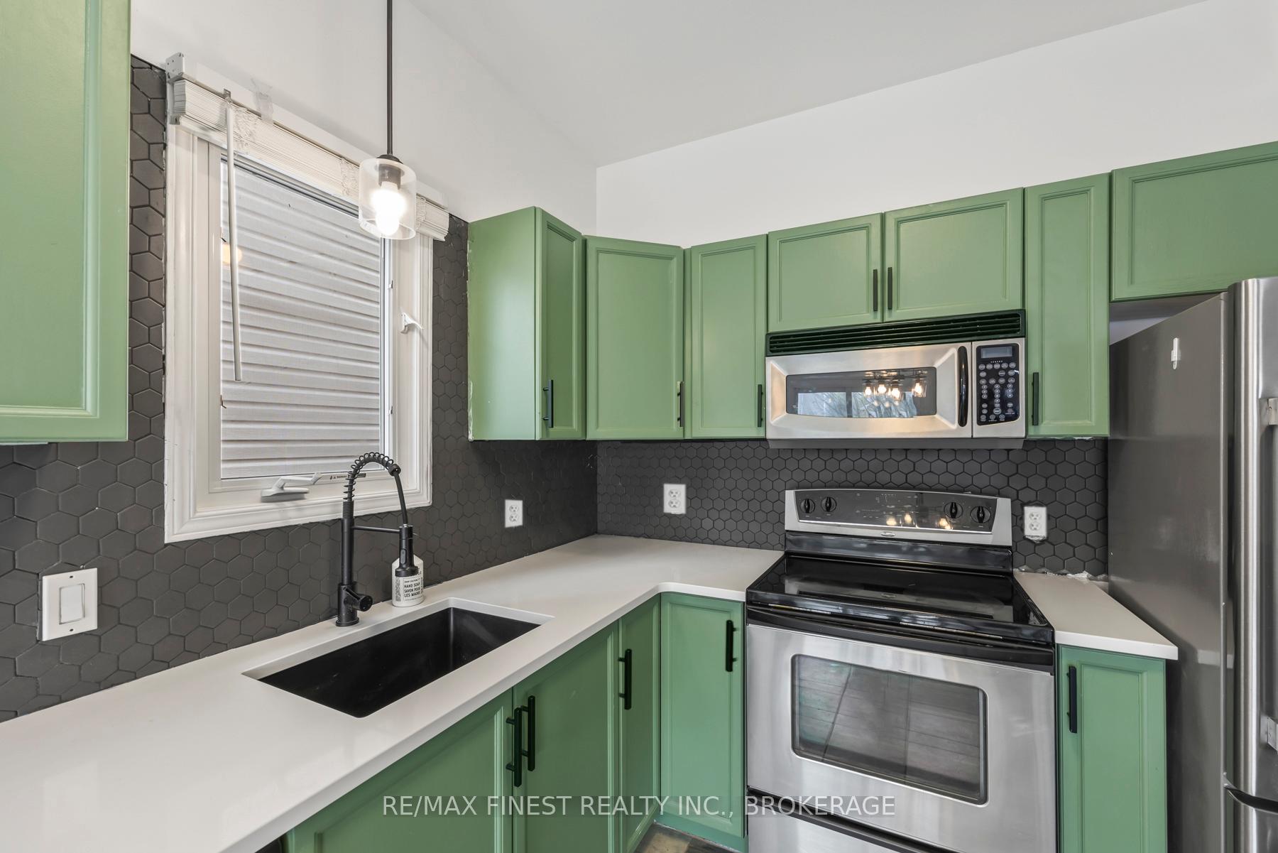 Photo 10 of 423 Maureen Street, Kingston, Kingston East (Incl Barret Crt) — HOMEH